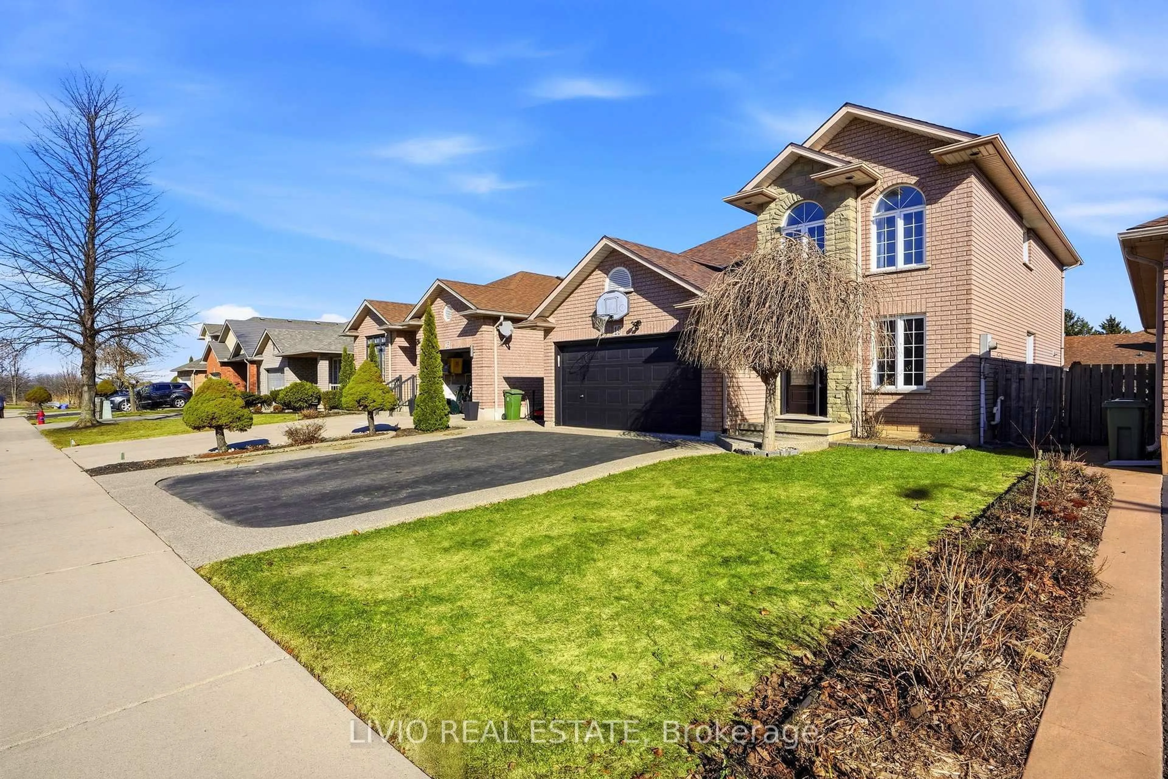 Home with brick exterior material, street for 19 KONSTANTINE Crt, Hamilton Ontario L9B 2T3