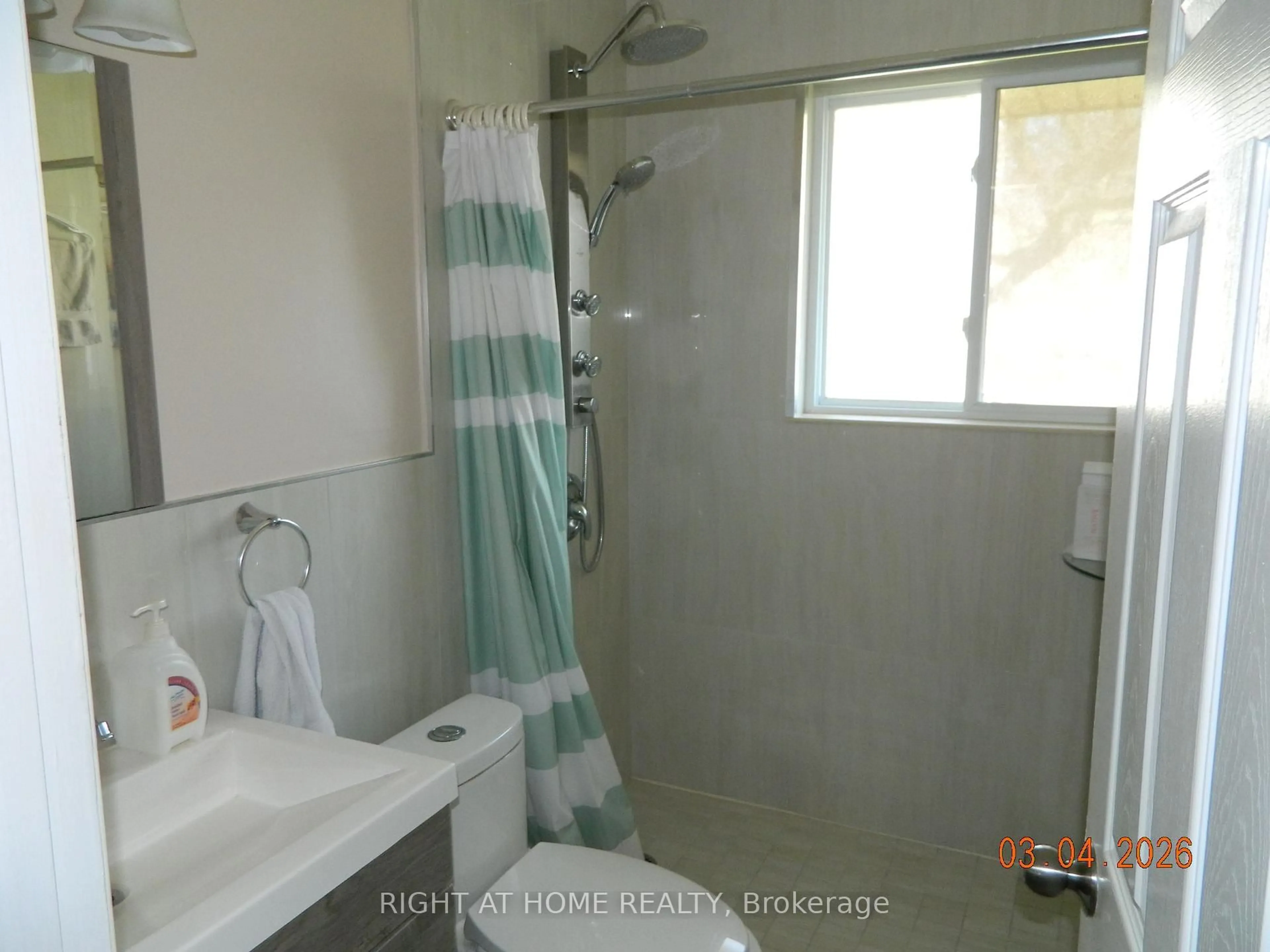 Standard bathroom, unknown for 3261 Prior Cres, Niagara Falls Ontario L2J 3B2