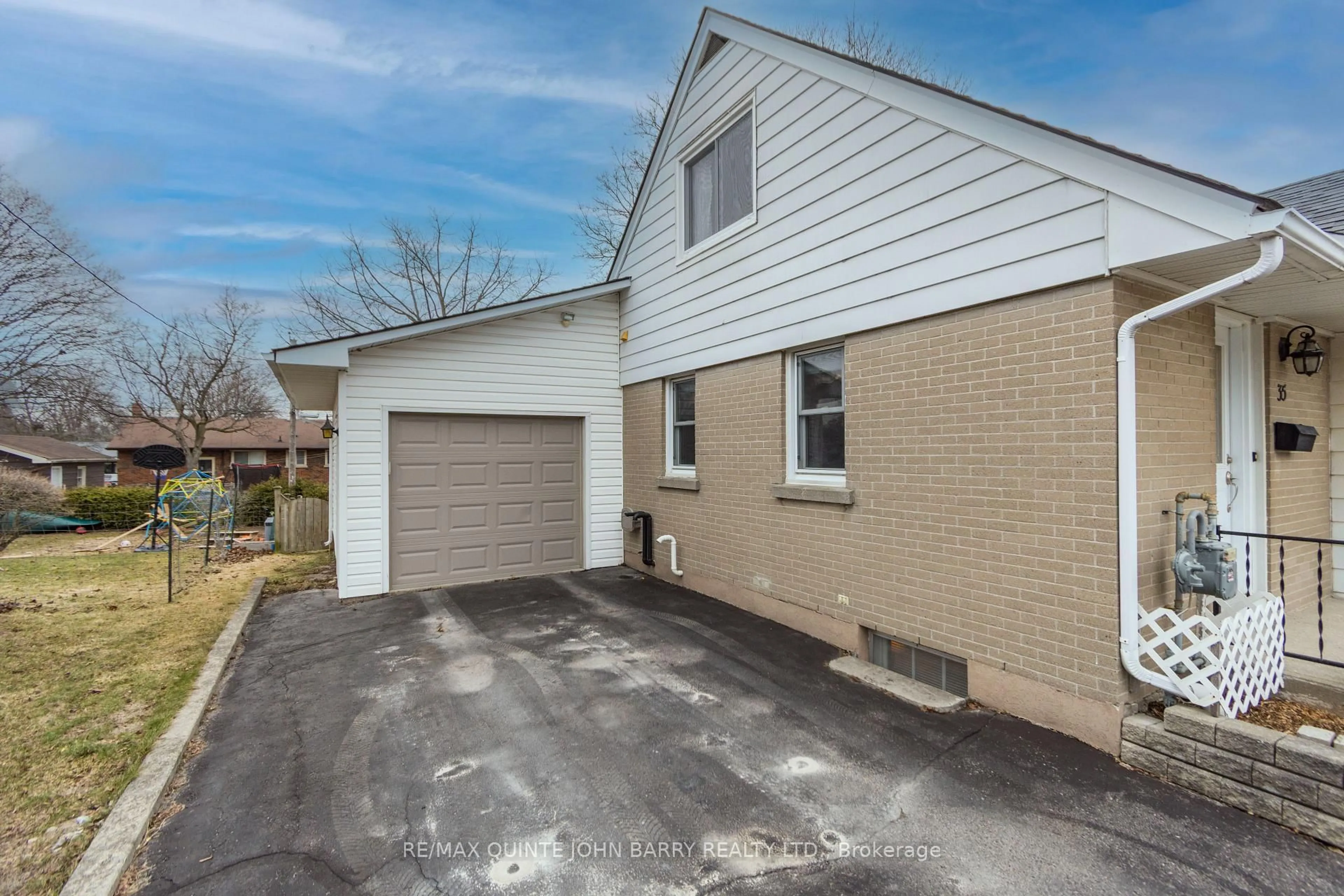 Unknown for 35 Fourth Ave, Quinte West Ontario K8V 5N5