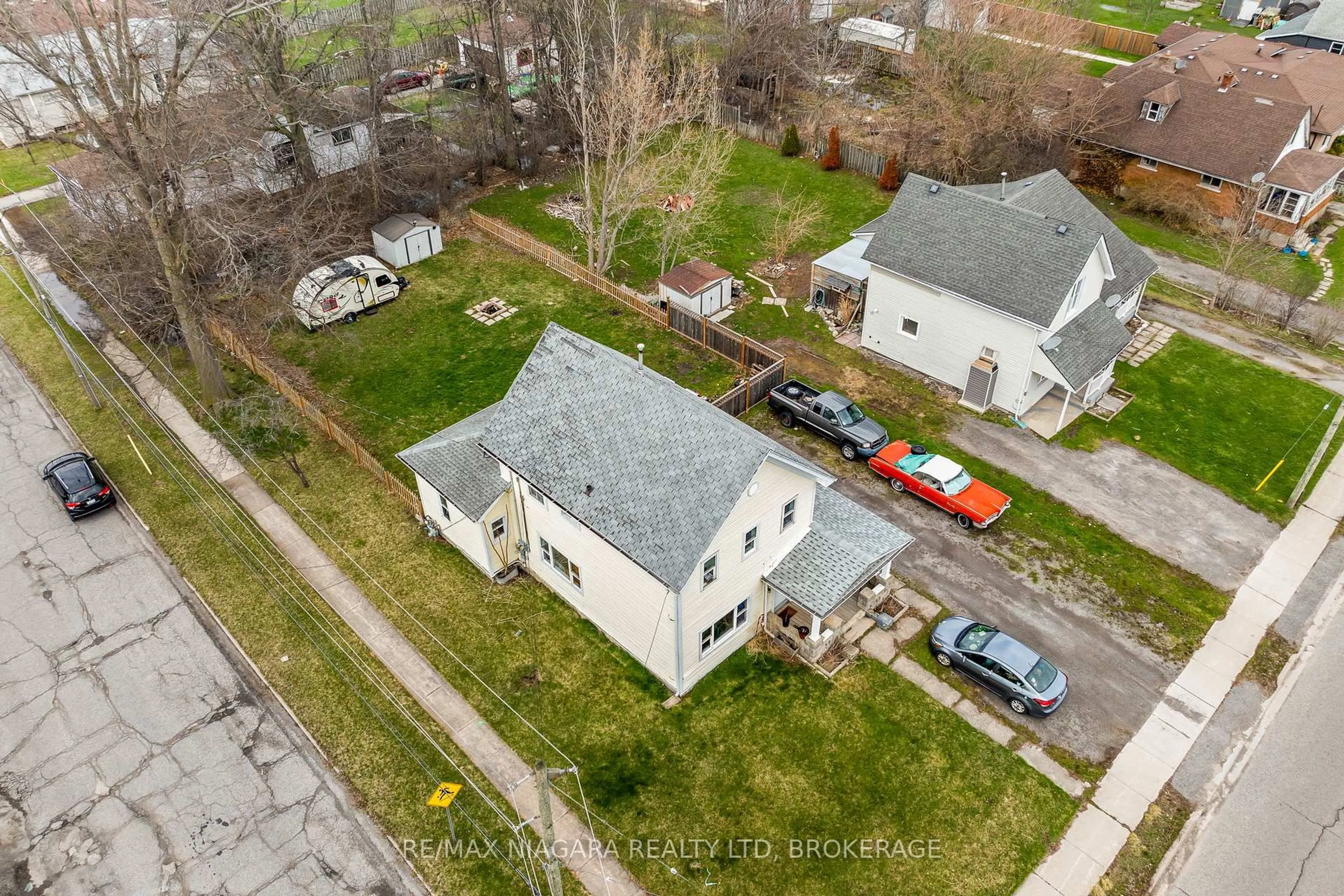 A pic from outside/outdoor area/front of a property/back of a property/a pic from drone, street for 244 Gilmore Rd, Fort Erie Ontario L2A 2M3