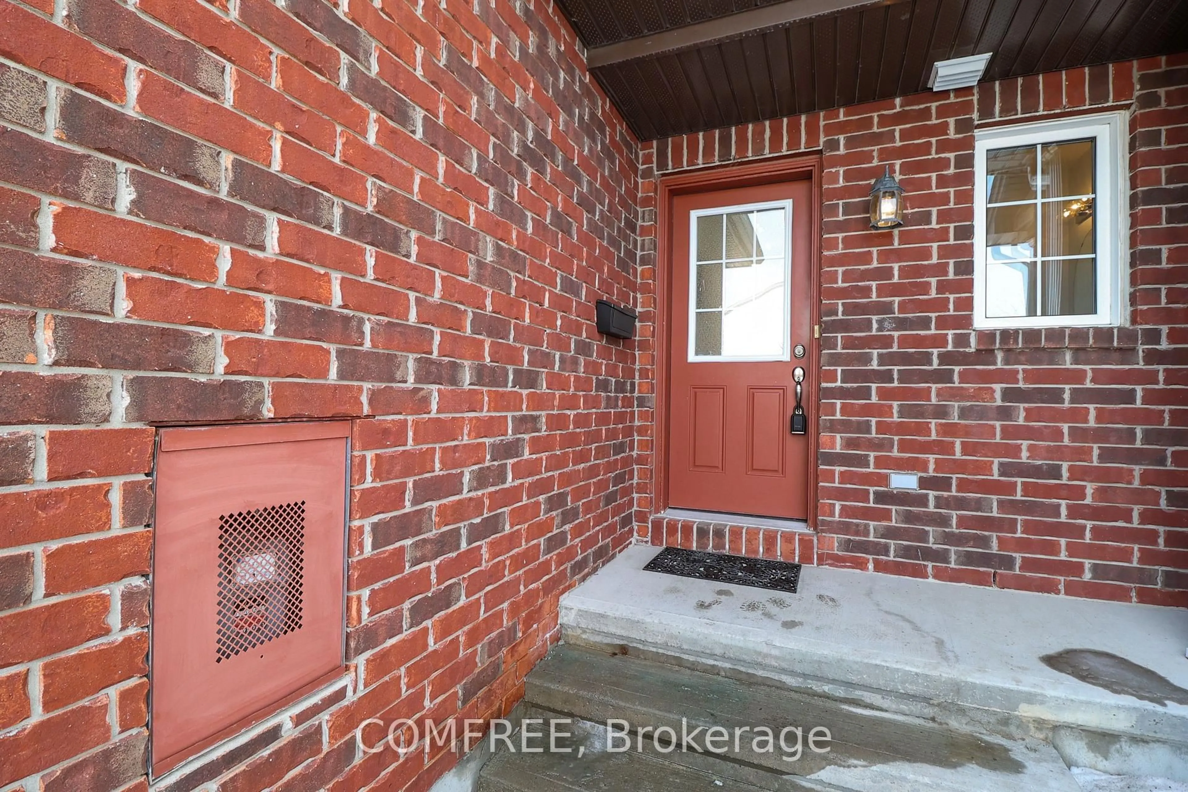 Indoor entryway for 318 Amici Terr, Ottawa Ontario K2S 0J6