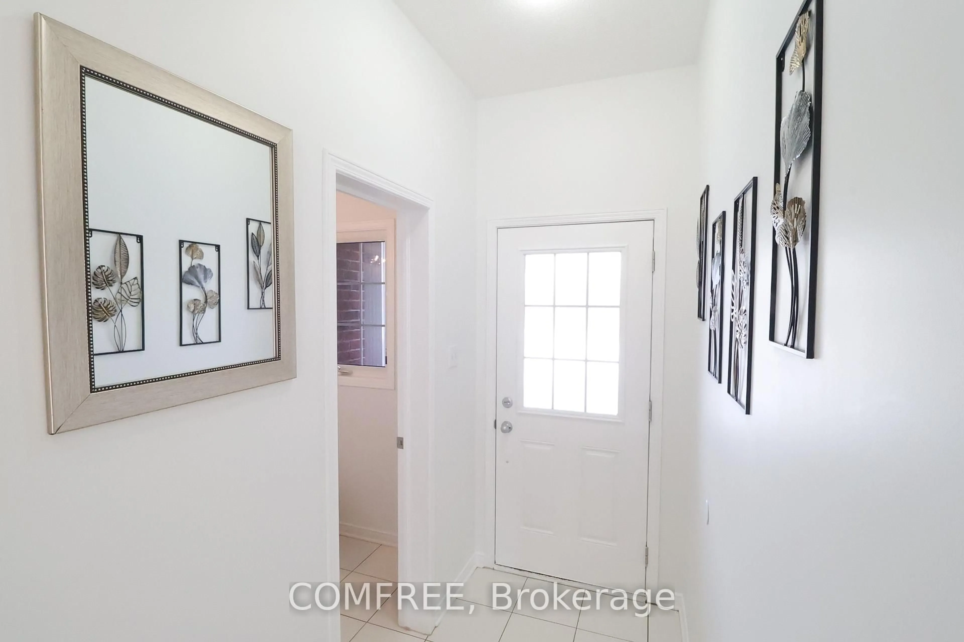 Indoor entryway for 318 Amici Terr, Ottawa Ontario K2S 0J6