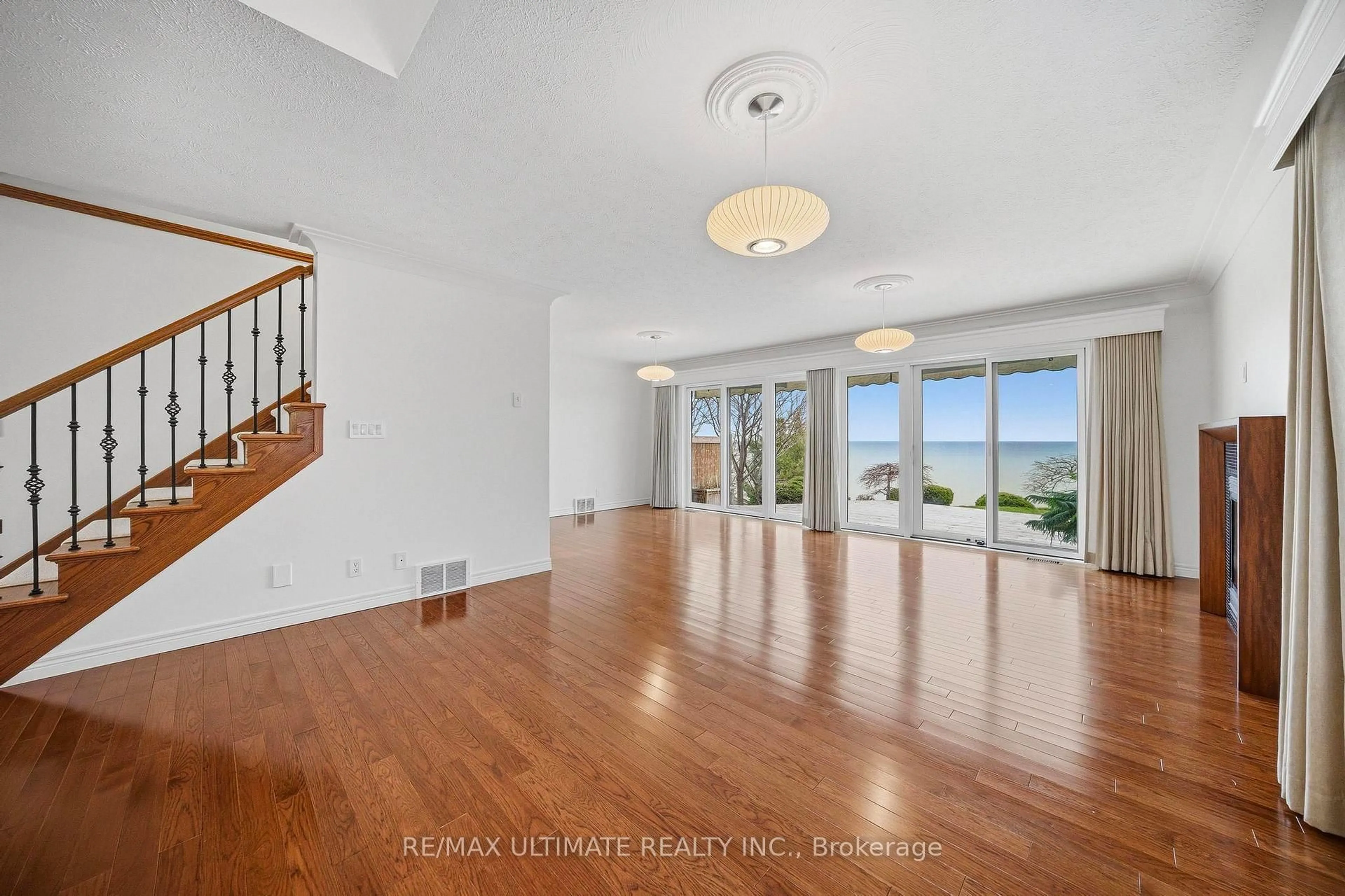 Indoor foyer for 104 Brown St, Norfolk Ontario N0A 1N7