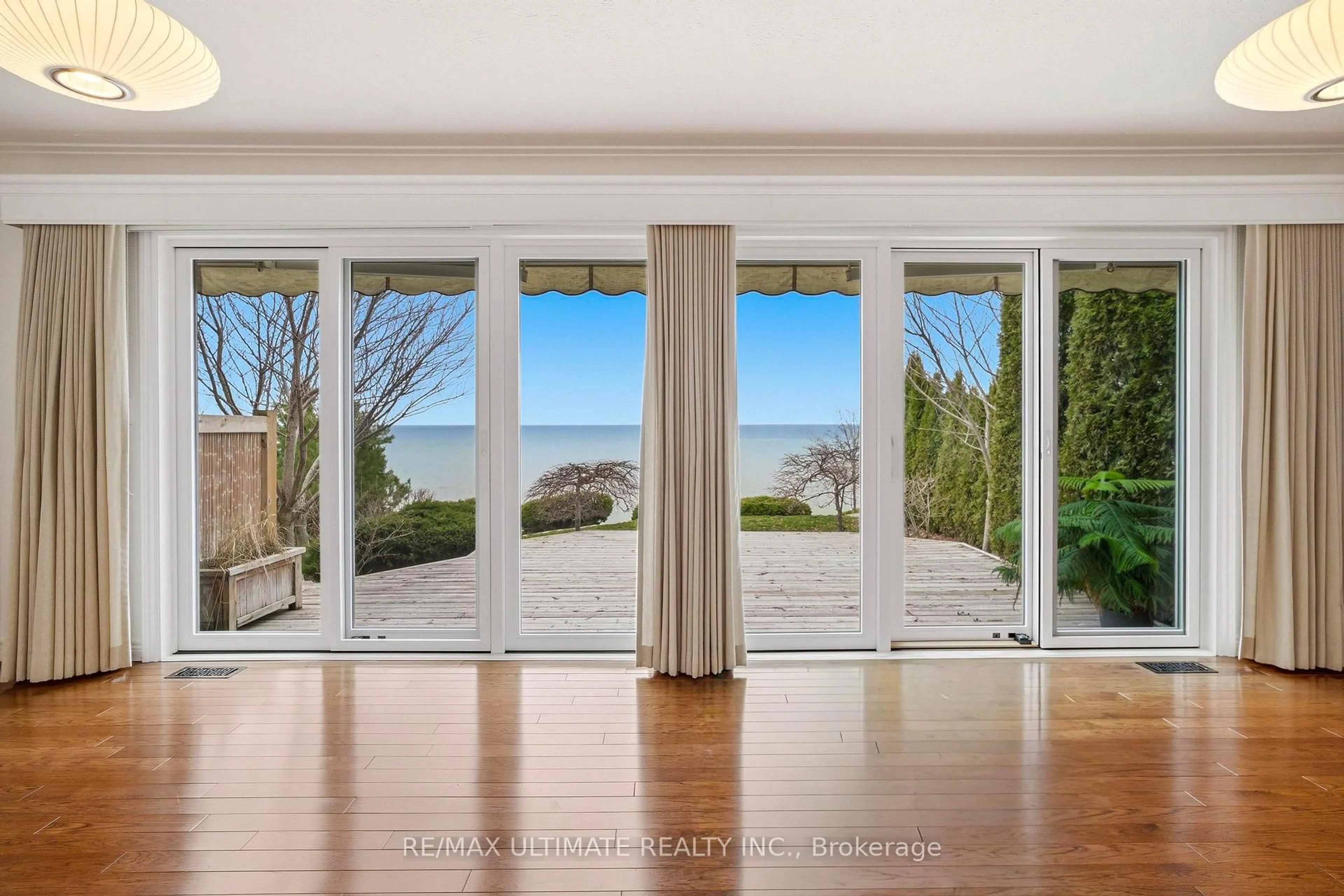 Indoor entryway for 104 Brown St, Norfolk Ontario N0A 1N7