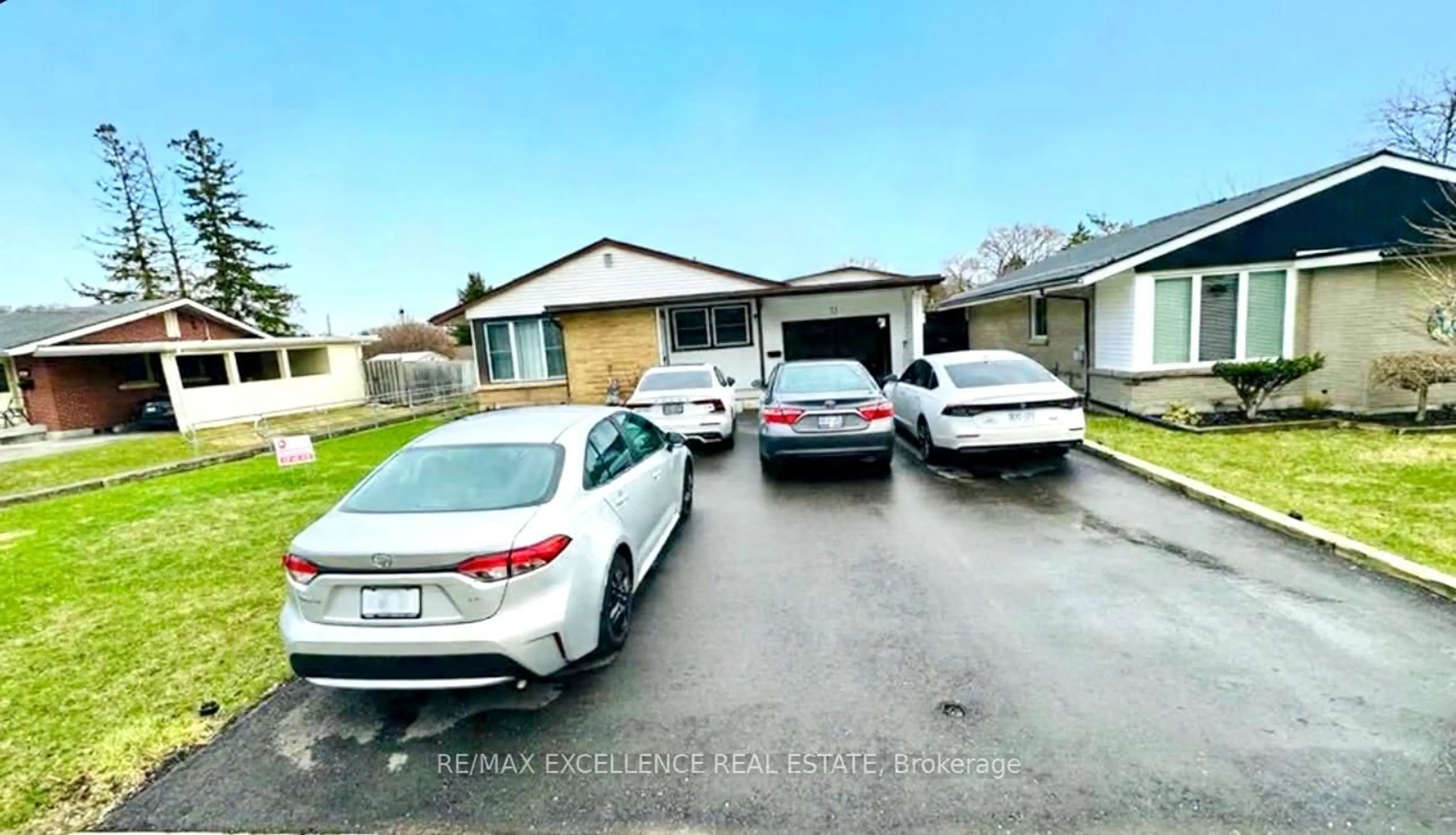 A pic from outside/outdoor area/front of a property/back of a property/a pic from drone, street for 35 Siebert Ave, Kitchener Ontario N2C 2A5