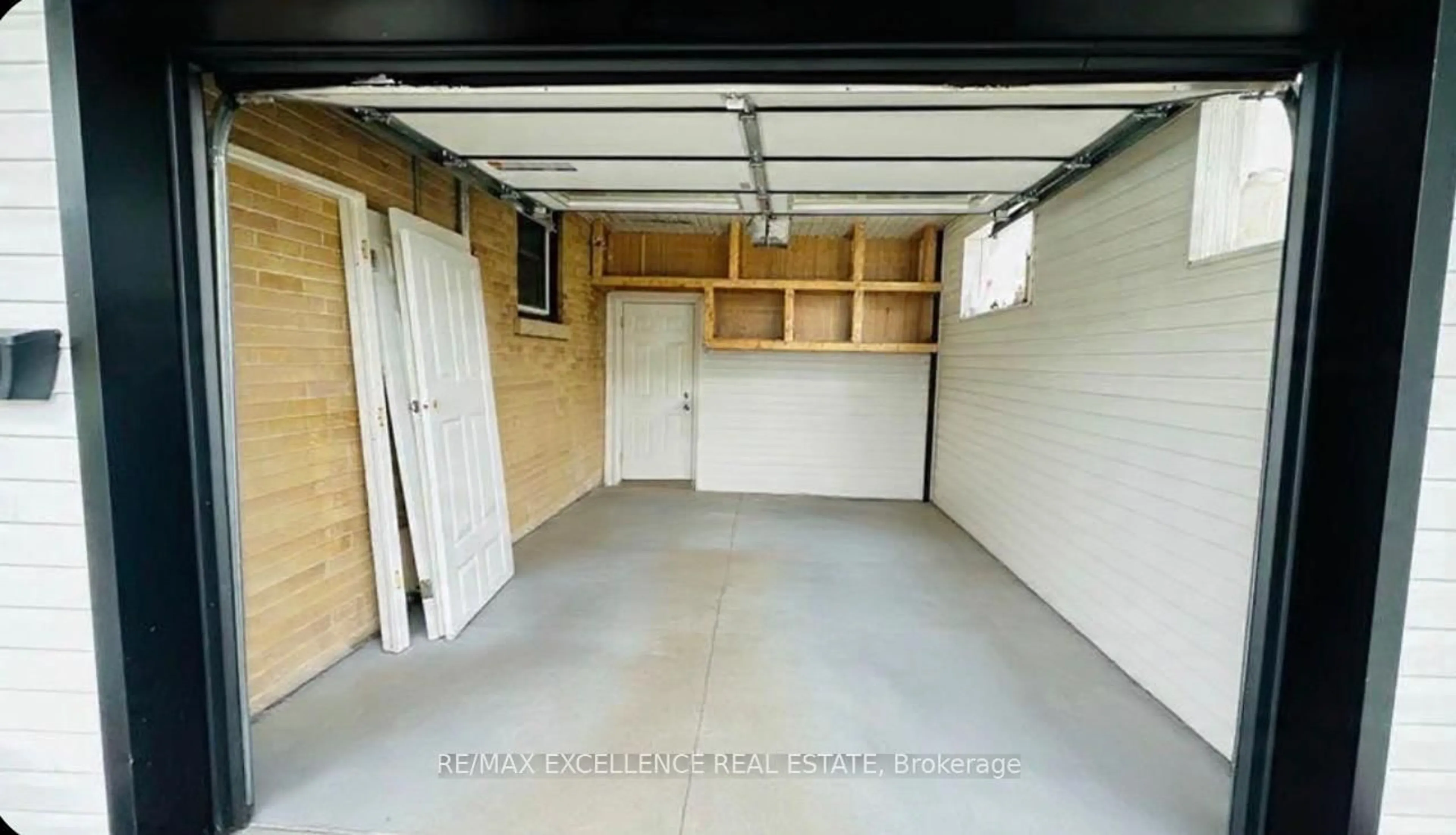 Indoor garage for 35 Siebert Ave, Kitchener Ontario N2C 2A5
