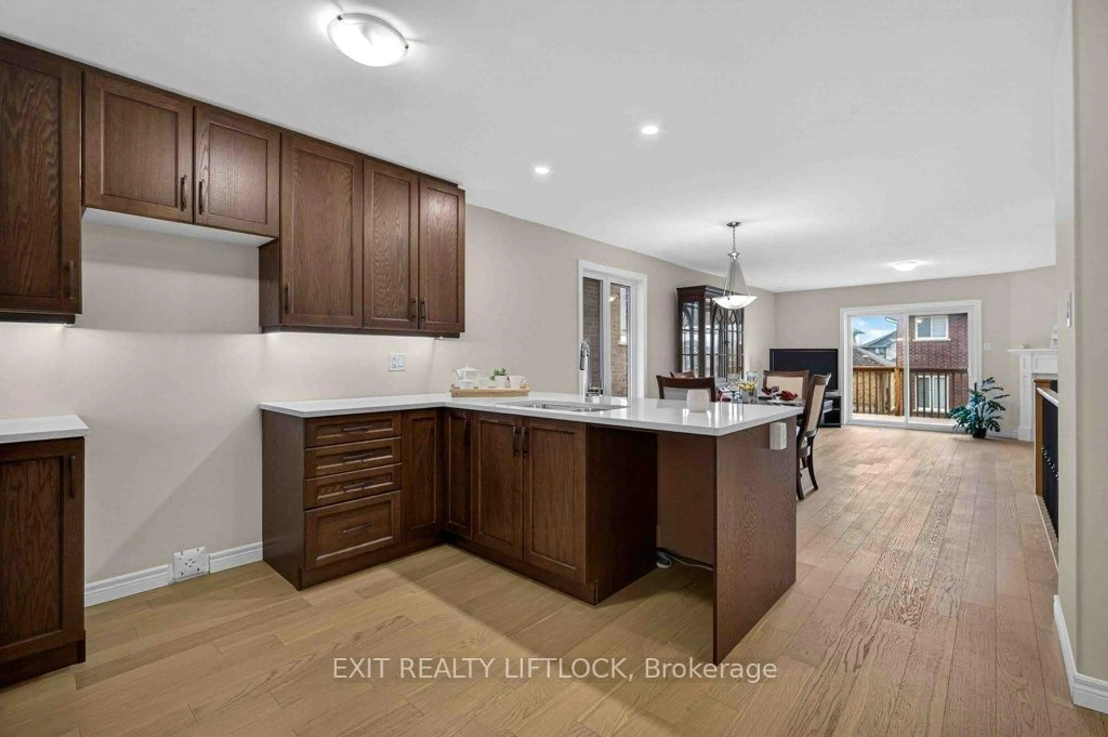 Open concept kitchen, unknown for 320 Mullighan Gdns, Peterborough Ontario K9K 0H2