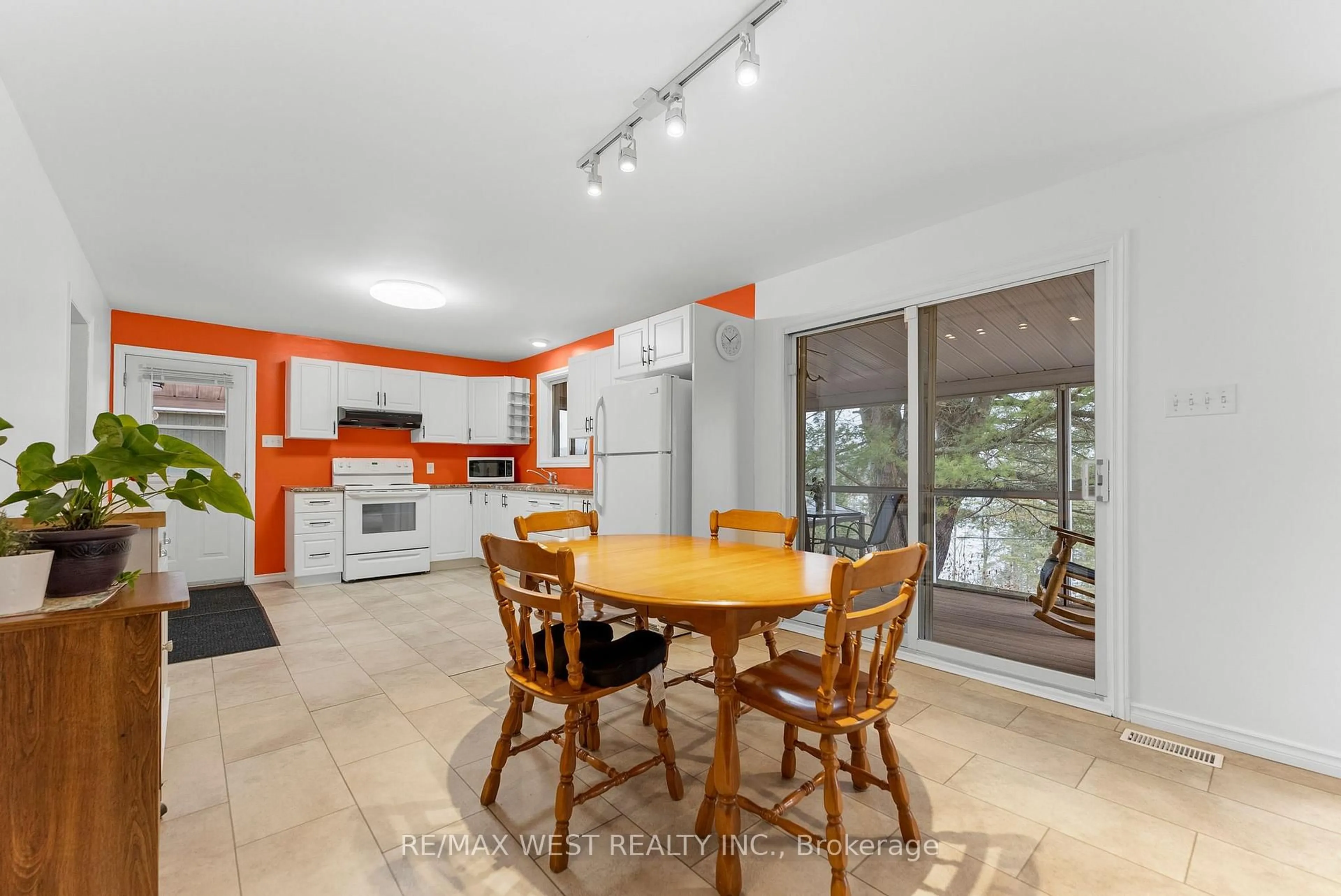 Open concept kitchen, unknown for 6149 Centennial Dr, Griffith Ontario K0J 2R0