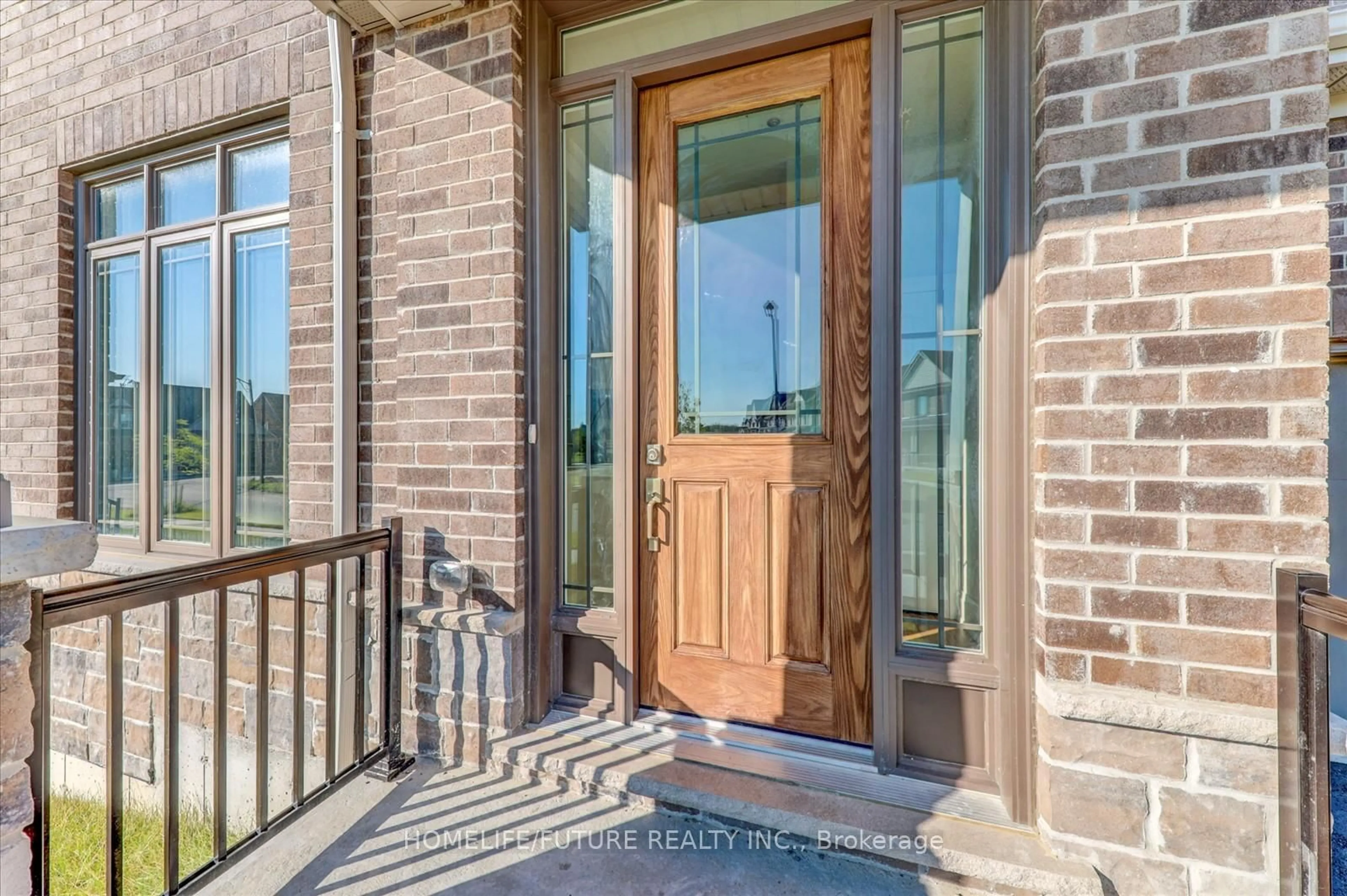 Indoor entryway for 212 Mallory Terr, Peterborough Ontario K9H 0C4