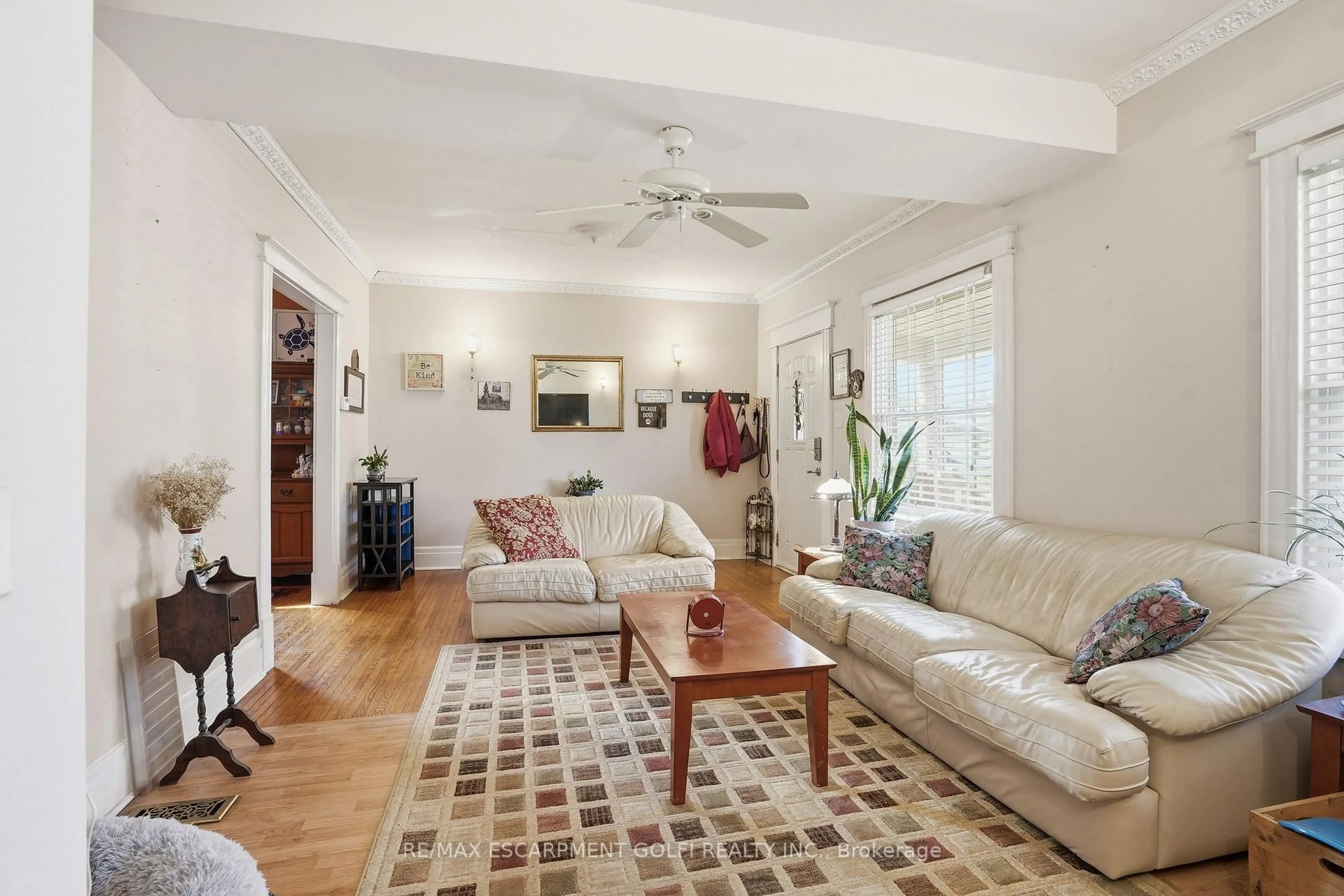 Living room with furniture, unknown for 34 Vine St, St. Catharines Ontario L2R 3X8