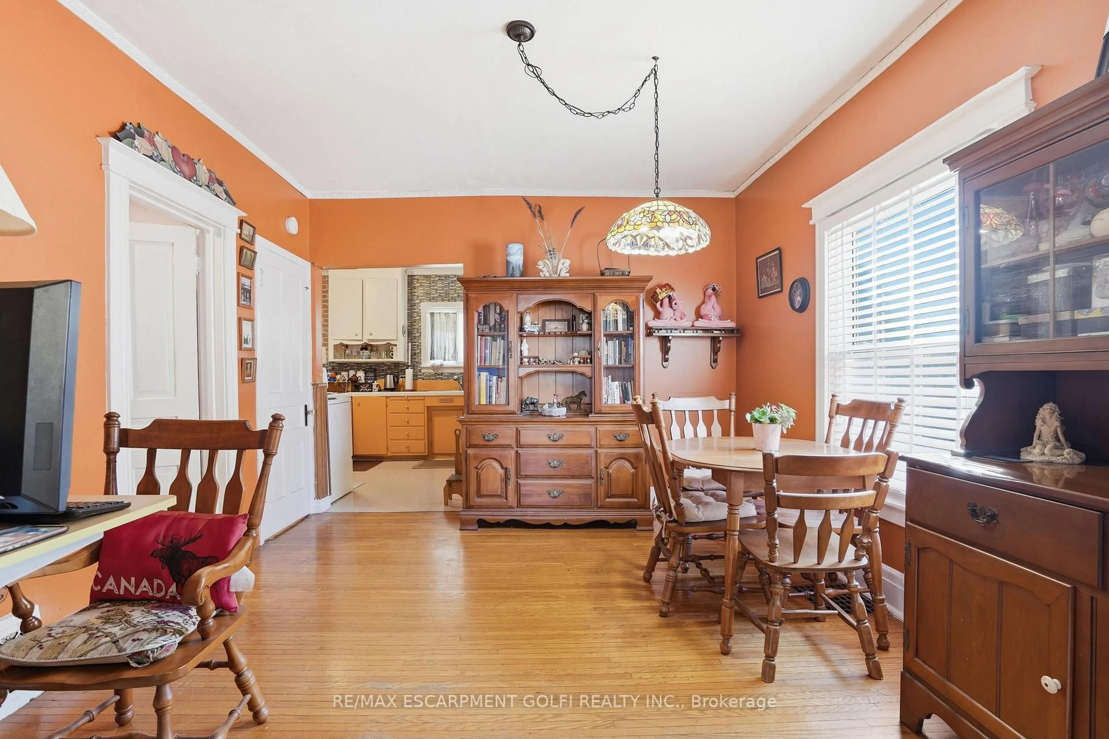 Dining room, unknown for 34 Vine St, St. Catharines Ontario L2R 3X8