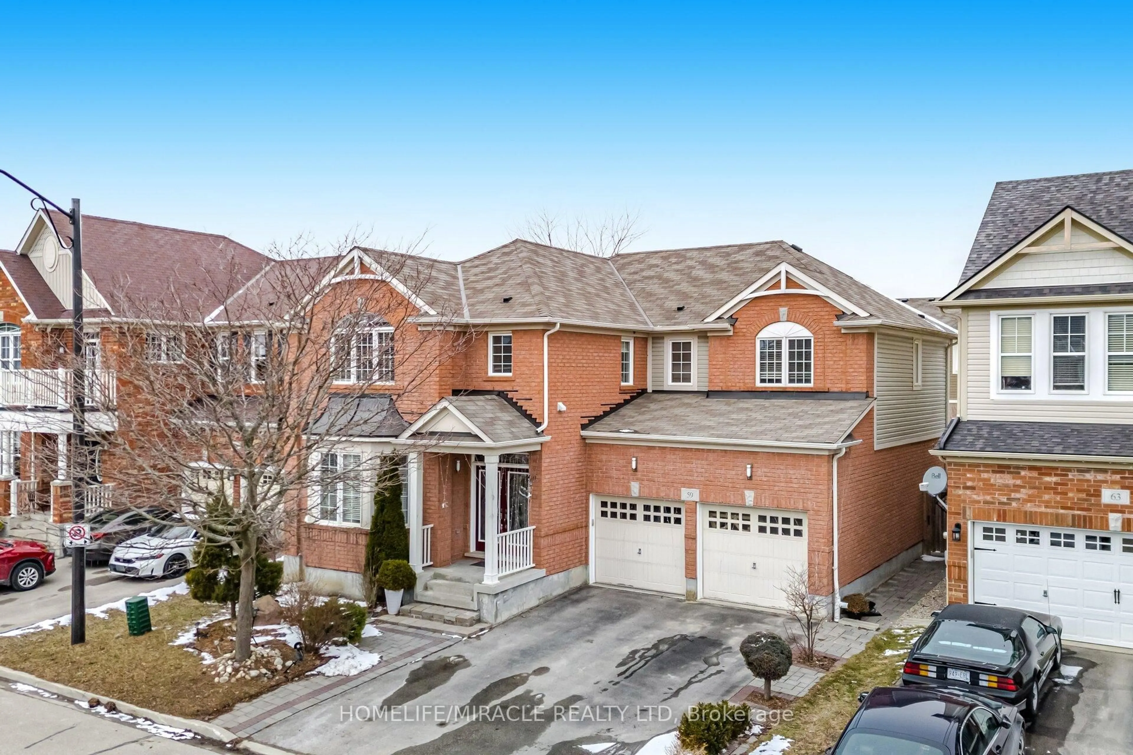 A pic from outside/outdoor area/front of a property/back of a property/a pic from drone, street for 59 Apple Dr, Cambridge Ontario N3C 0E7