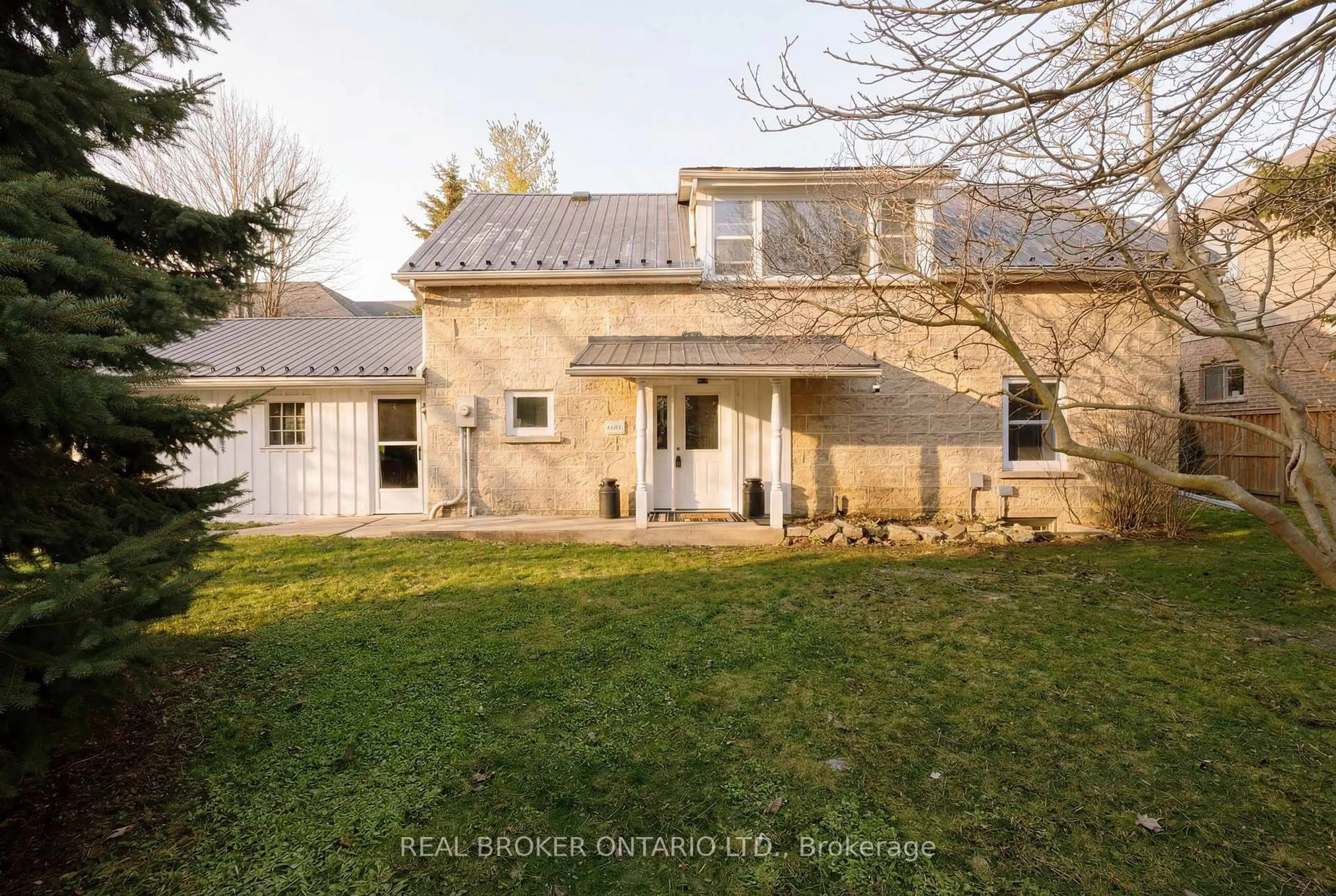 A pic from outside/outdoor area/front of a property/back of a property/a pic from drone, building for 145 Garafraxa St, Centre Wellington Ontario N1M 1C8