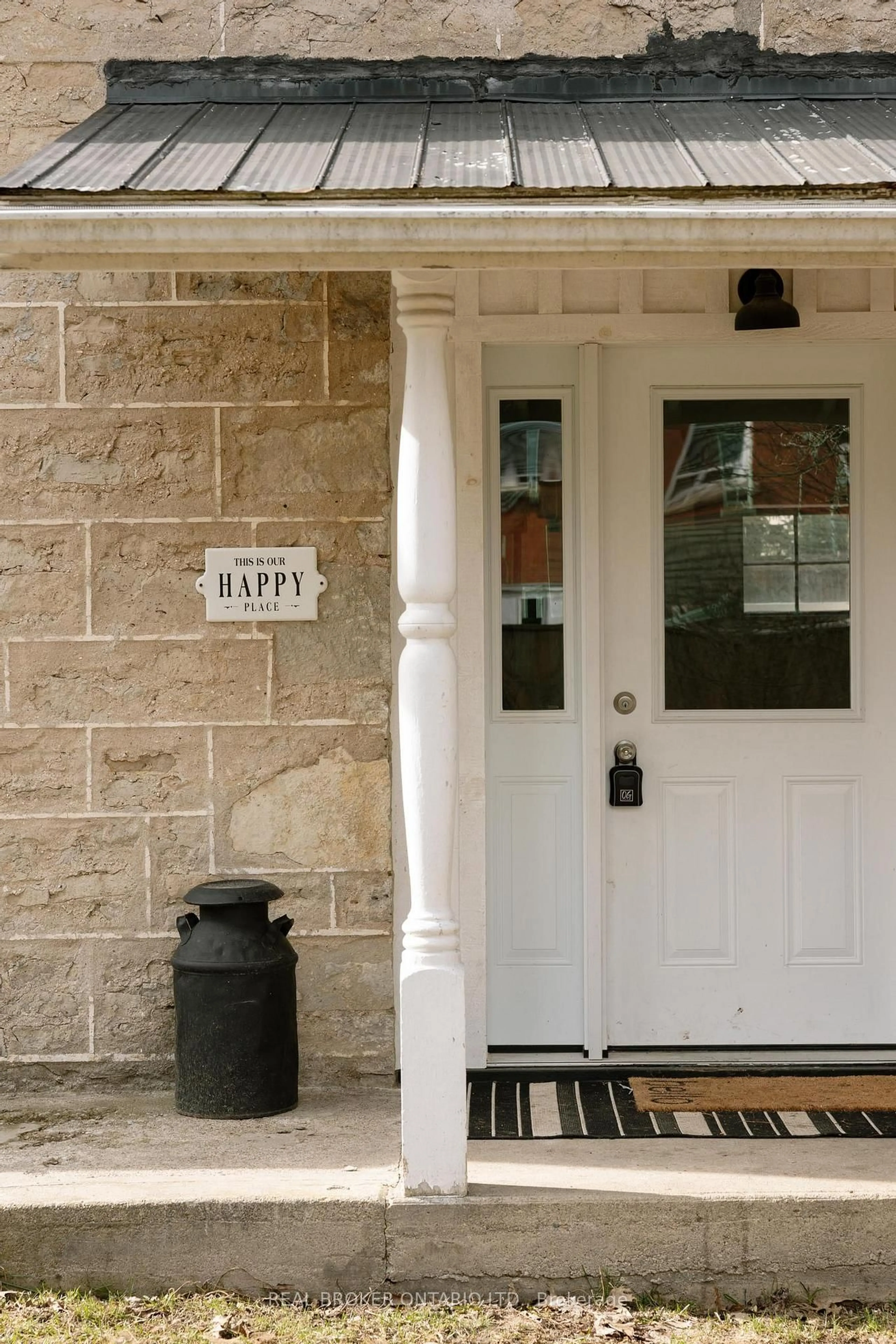 Indoor entryway for 145 Garafraxa St, Centre Wellington Ontario N1M 1C8