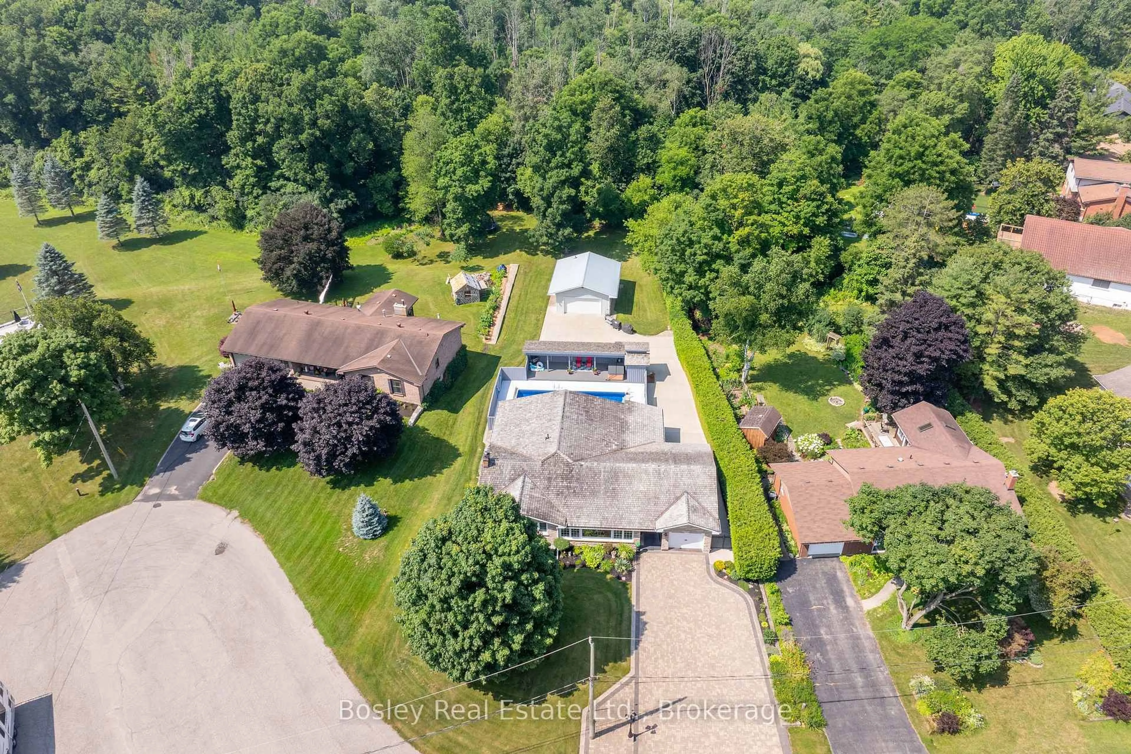 A pic from outside/outdoor area/front of a property/back of a property/a pic from drone, unknown for 4 COLONIAL Dr, North Dumfries Ontario N0B 1E0