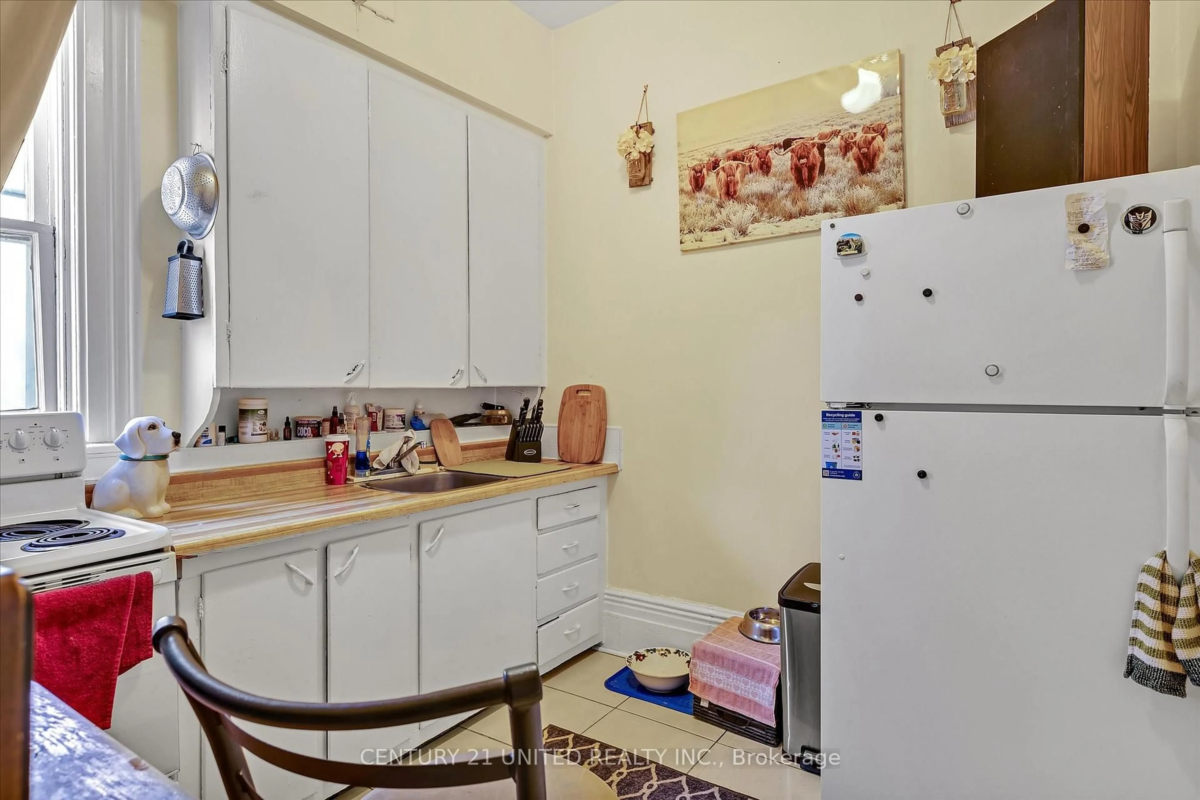 Standard kitchen, unknown for 550 Aylmer St, Peterborough Ontario K9H 3W7