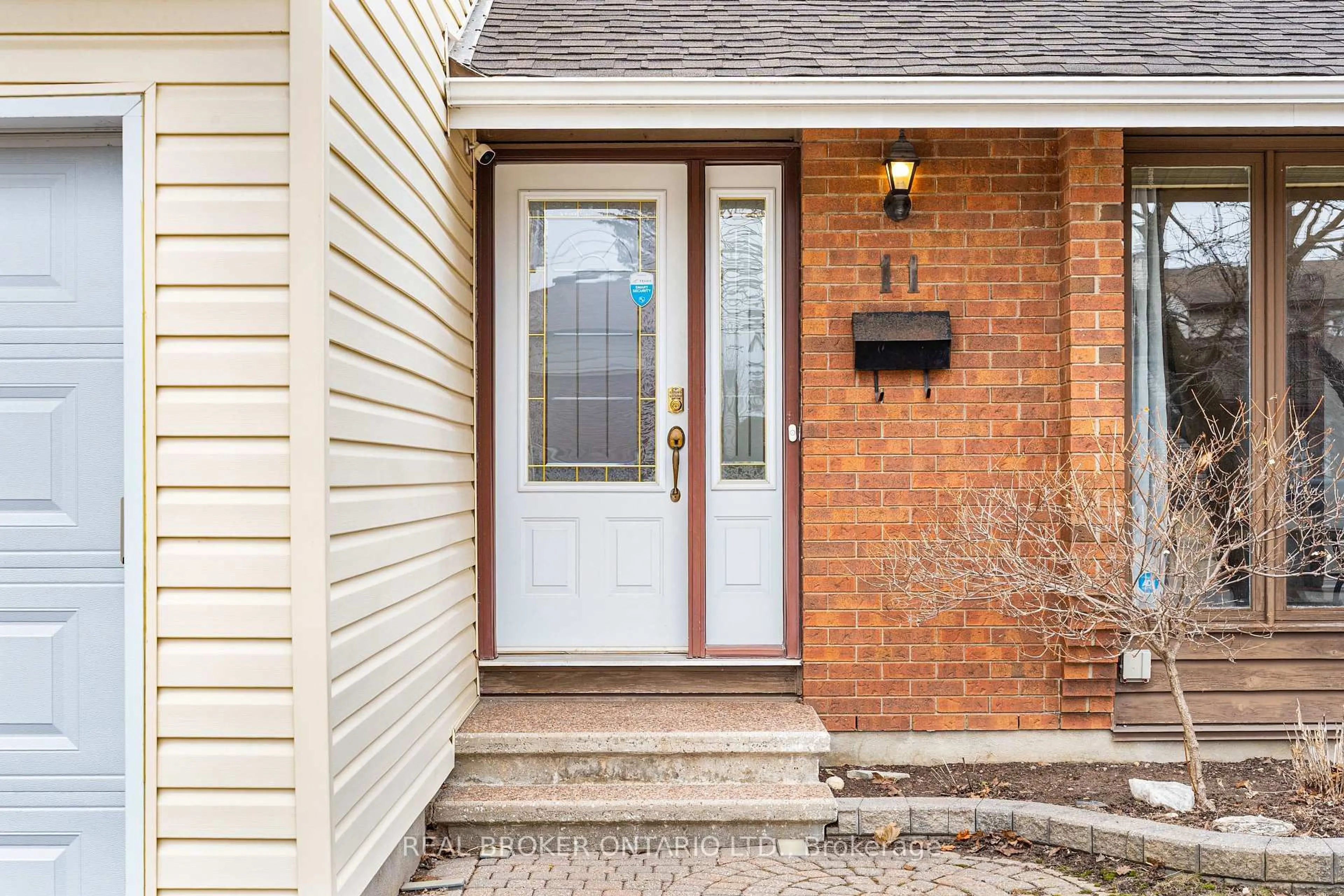 Indoor entryway for 11 Melville Dr, Ottawa Ontario K2J 2B7