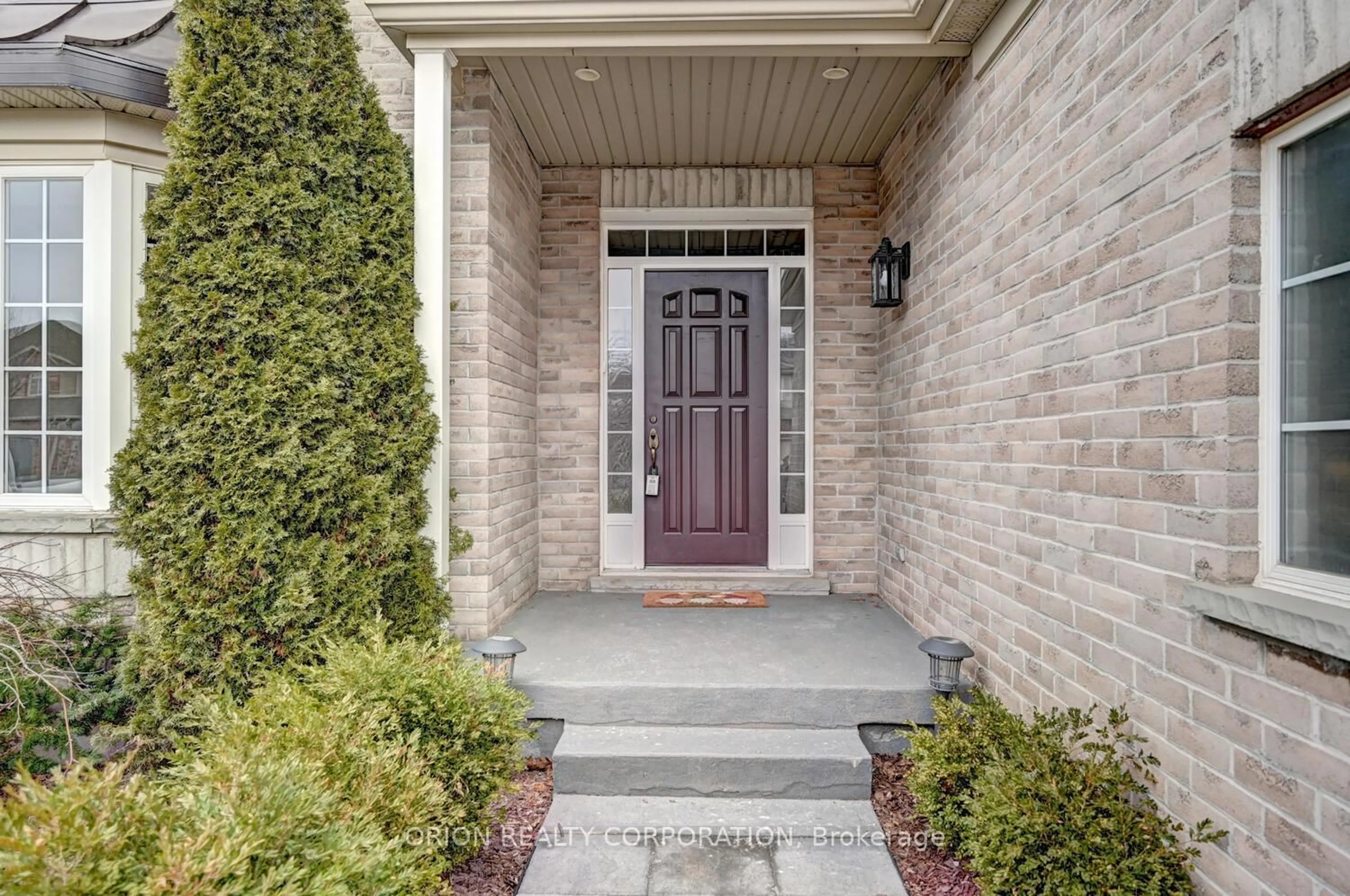Indoor entryway for 48 Apple Ridge Dr, Kitchener Ontario N2P 2S2