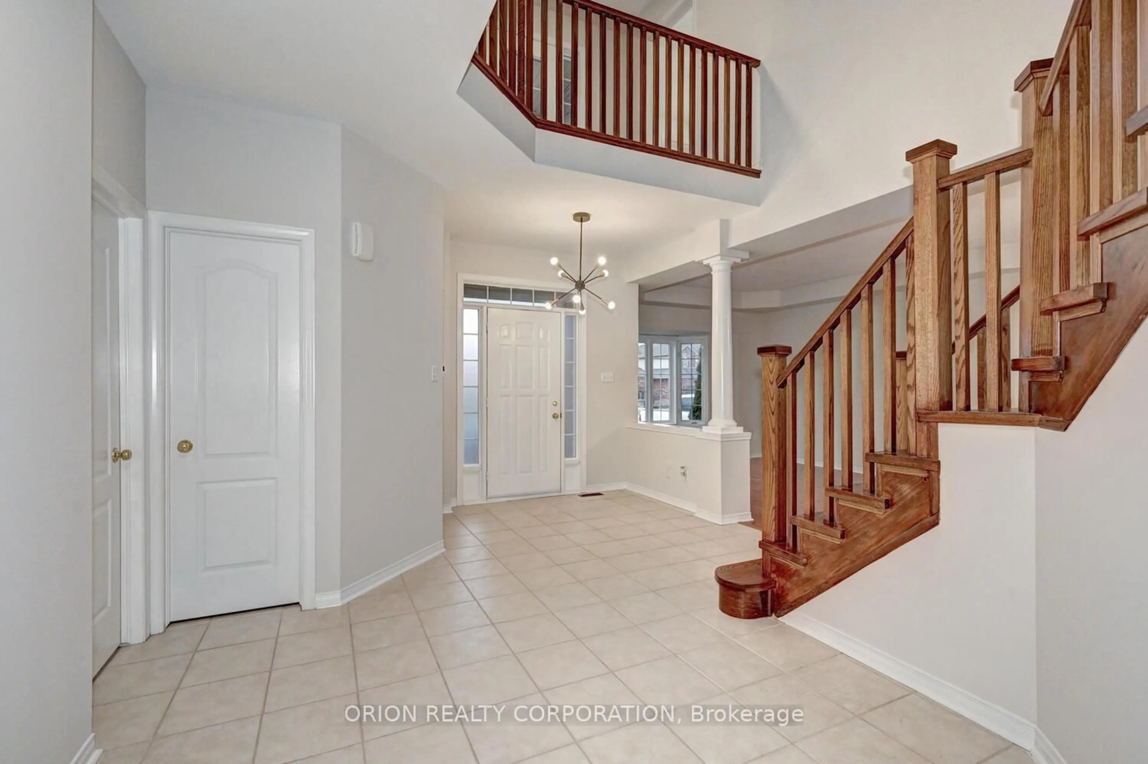 Indoor entryway for 48 Apple Ridge Dr, Kitchener Ontario N2P 2S2