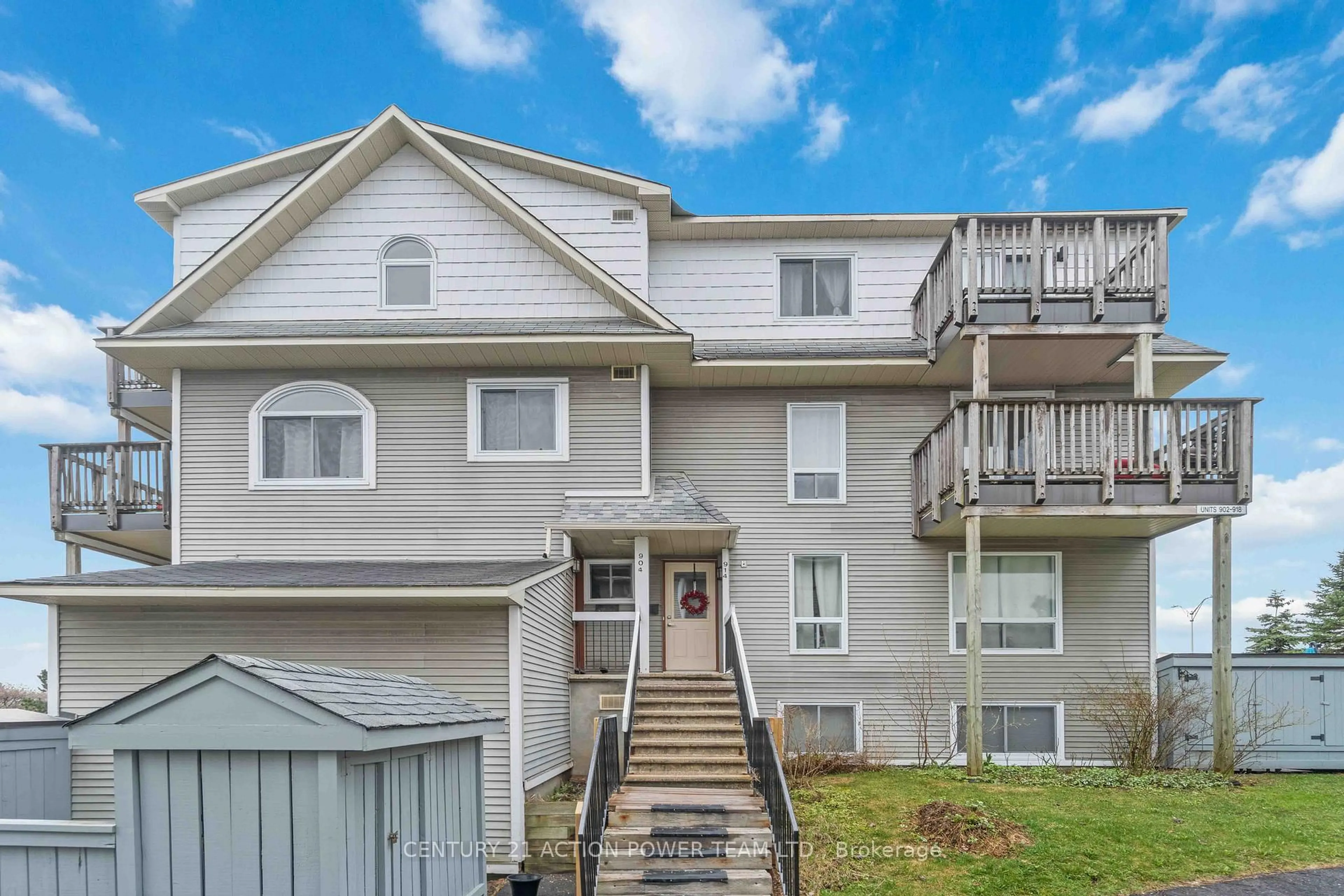 Home with vinyl exterior material, unknown for 904 TANGUAY Crt, Ottawa Ontario K2L 3X5