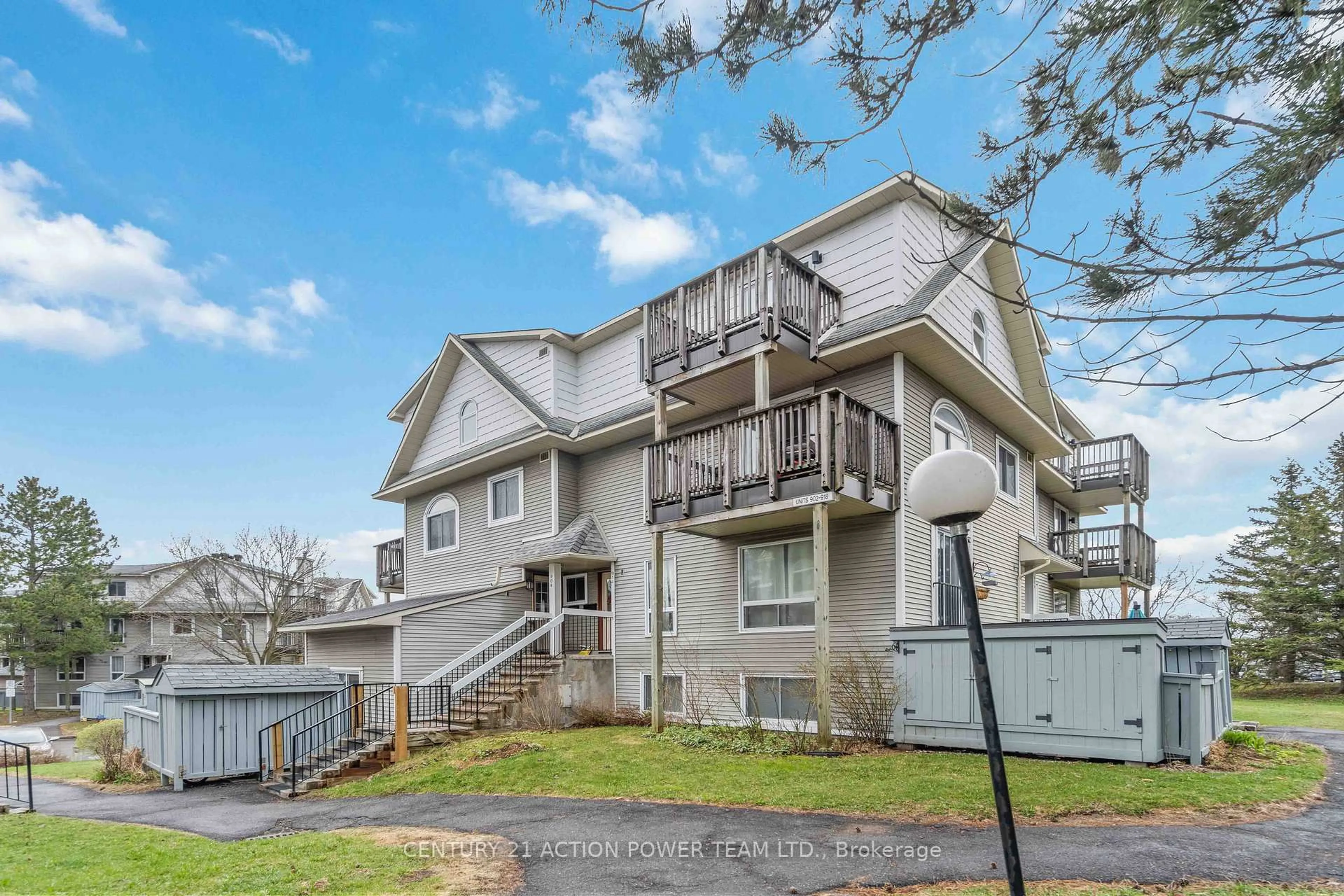 Unknown for 904 TANGUAY Crt, Ottawa Ontario K2L 3X5