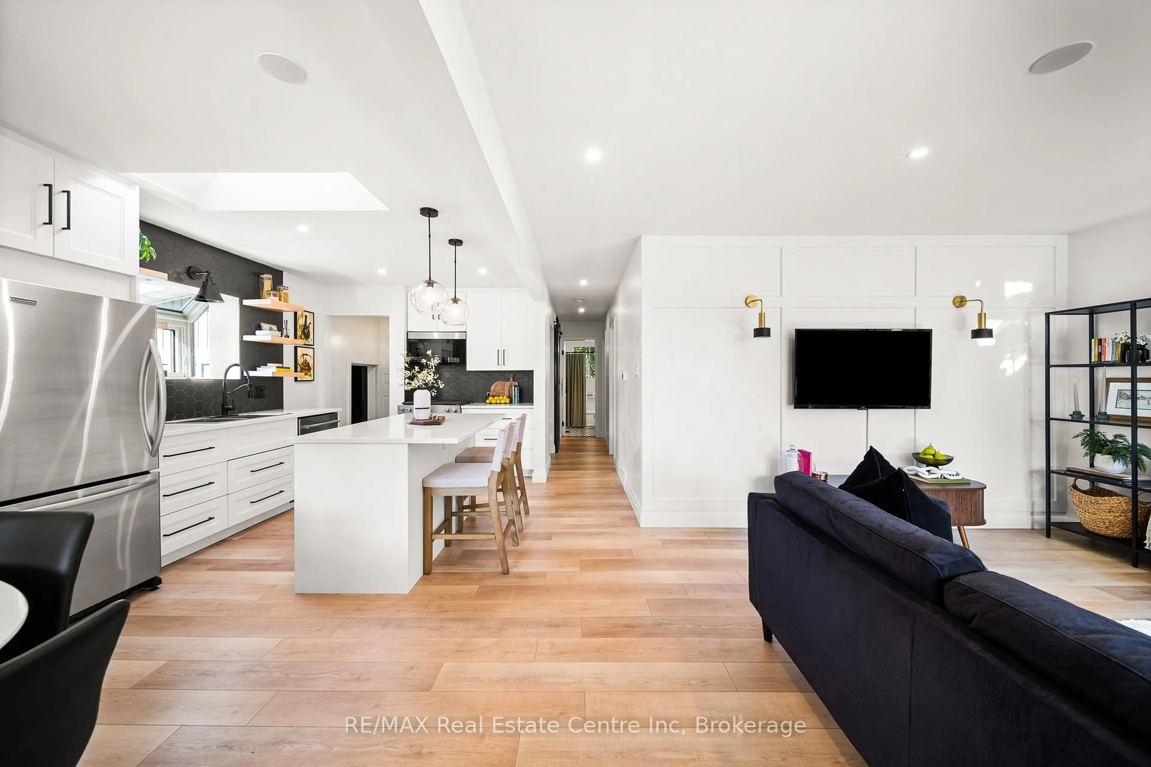 Open concept kitchen, wood/laminate floor for 51 Muskoka Dr, Guelph Ontario N1E 3M8