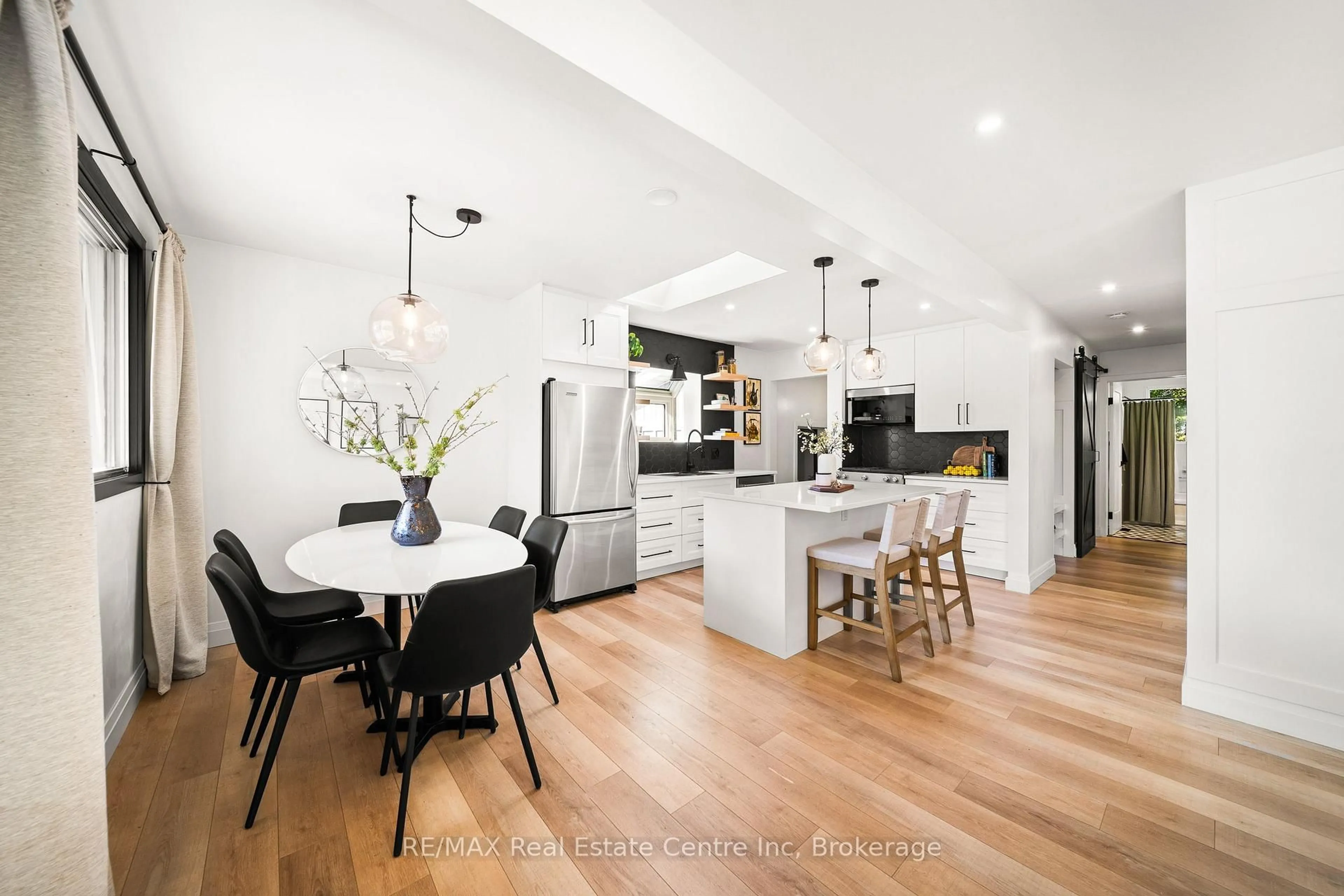 Contemporary kitchen, unknown for 51 Muskoka Dr, Guelph Ontario N1E 3M8