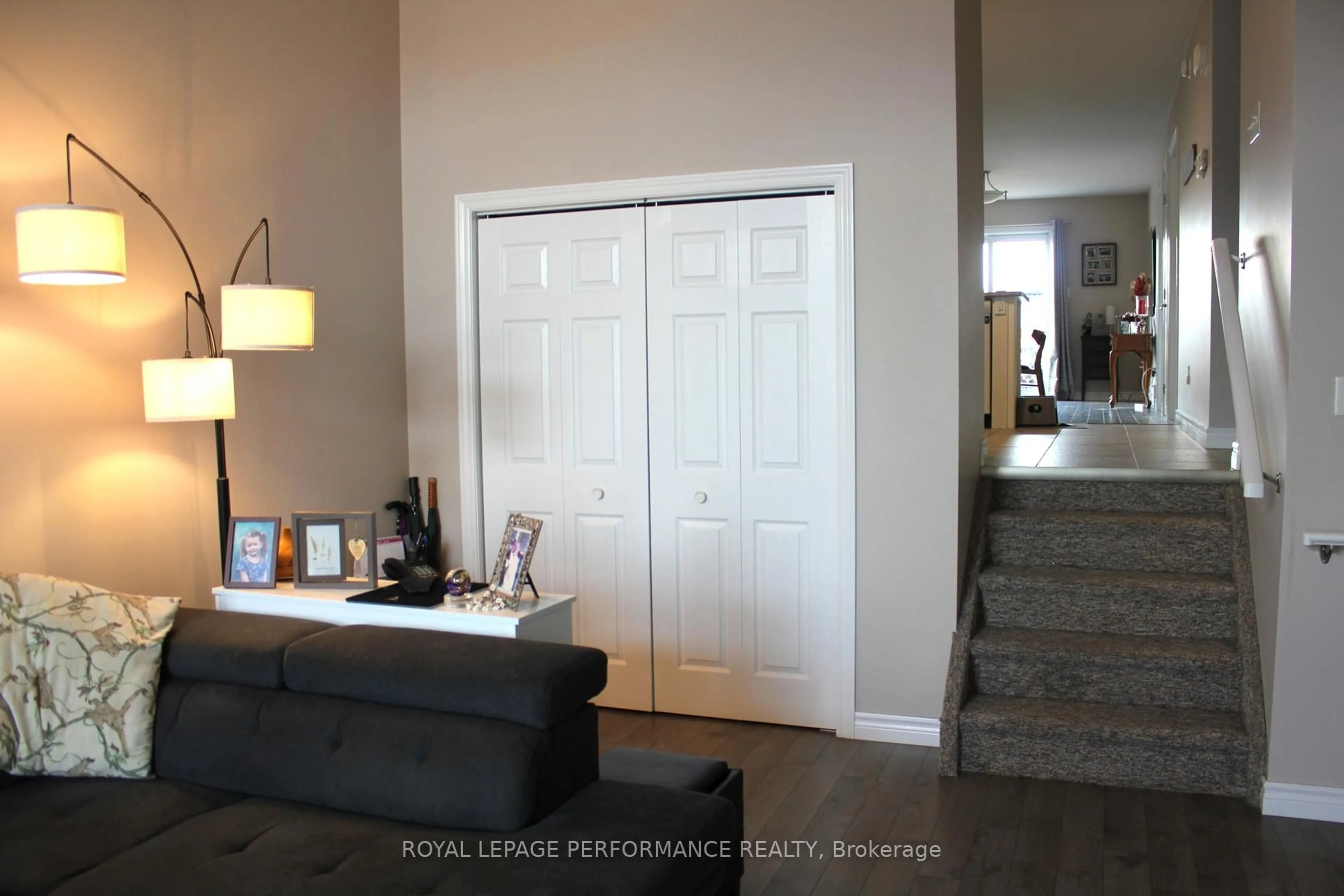Indoor entryway for 290 Glen Nora Dr, Cornwall Ontario K6H 0A8