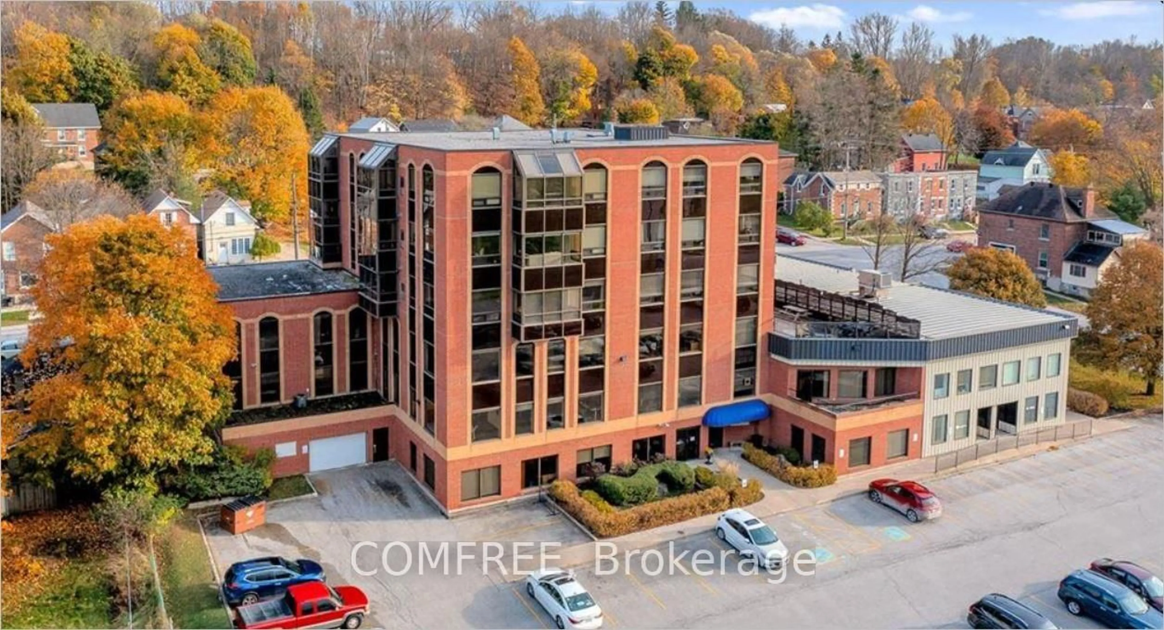 A pic from outside/outdoor area/front of a property/back of a property/a pic from drone, building for 1717 2nd Ave #401, Owen Sound Ontario N4K 6V4