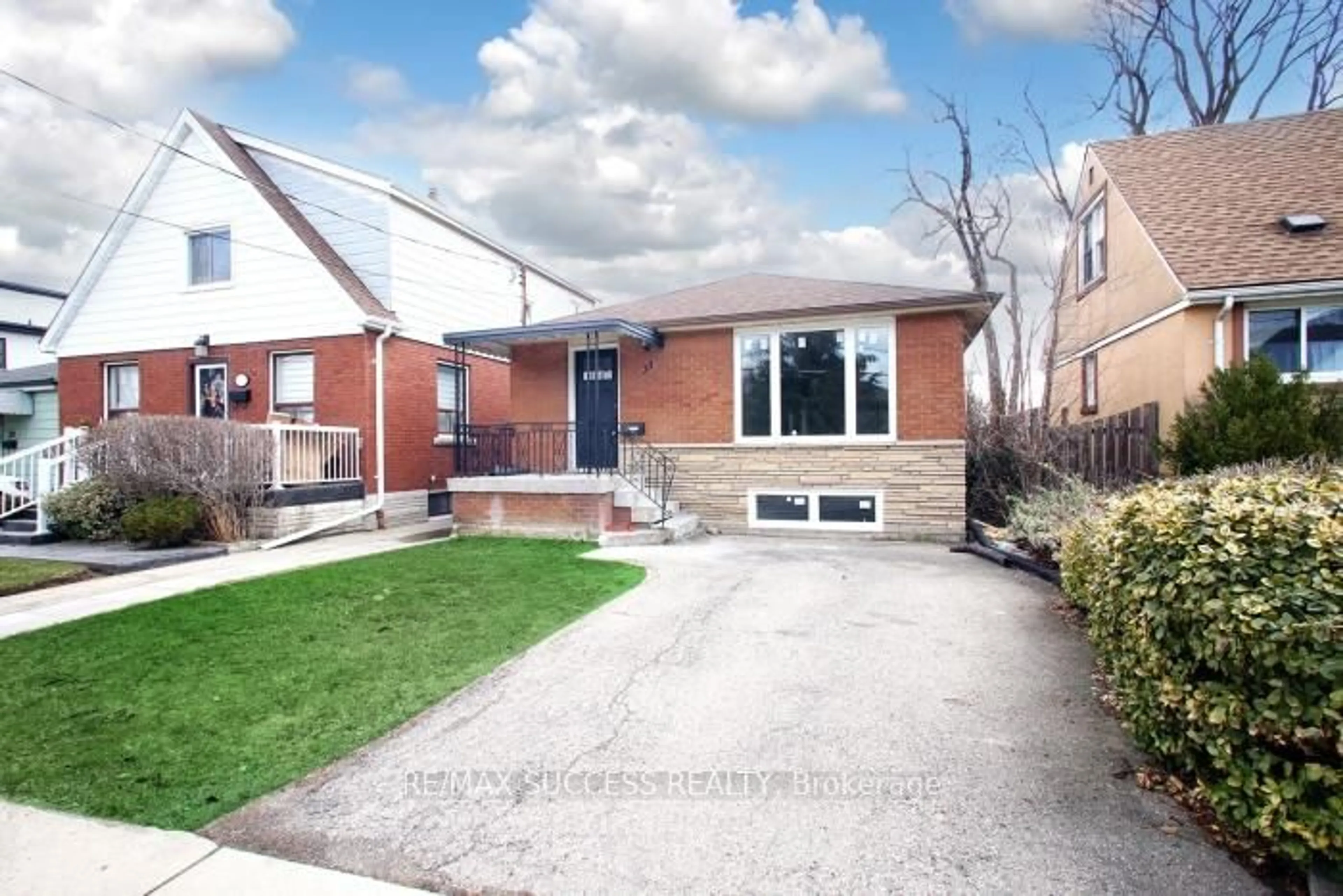 Home with brick exterior material, street for 33 Shadyside Ave, Hamilton Ontario L8V 3E2