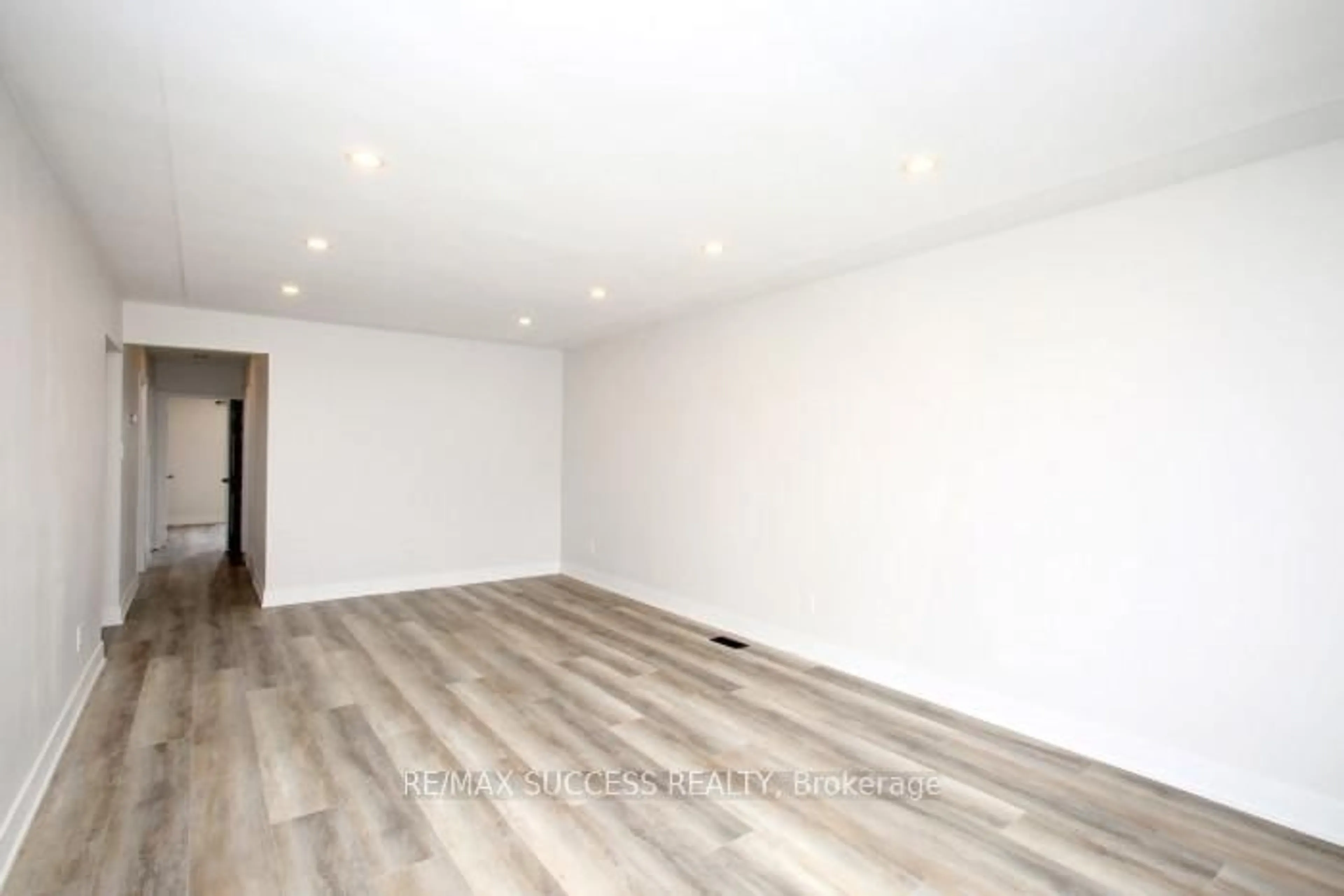 A pic of a room for 33 Shadyside Ave, Hamilton Ontario L8V 3E2