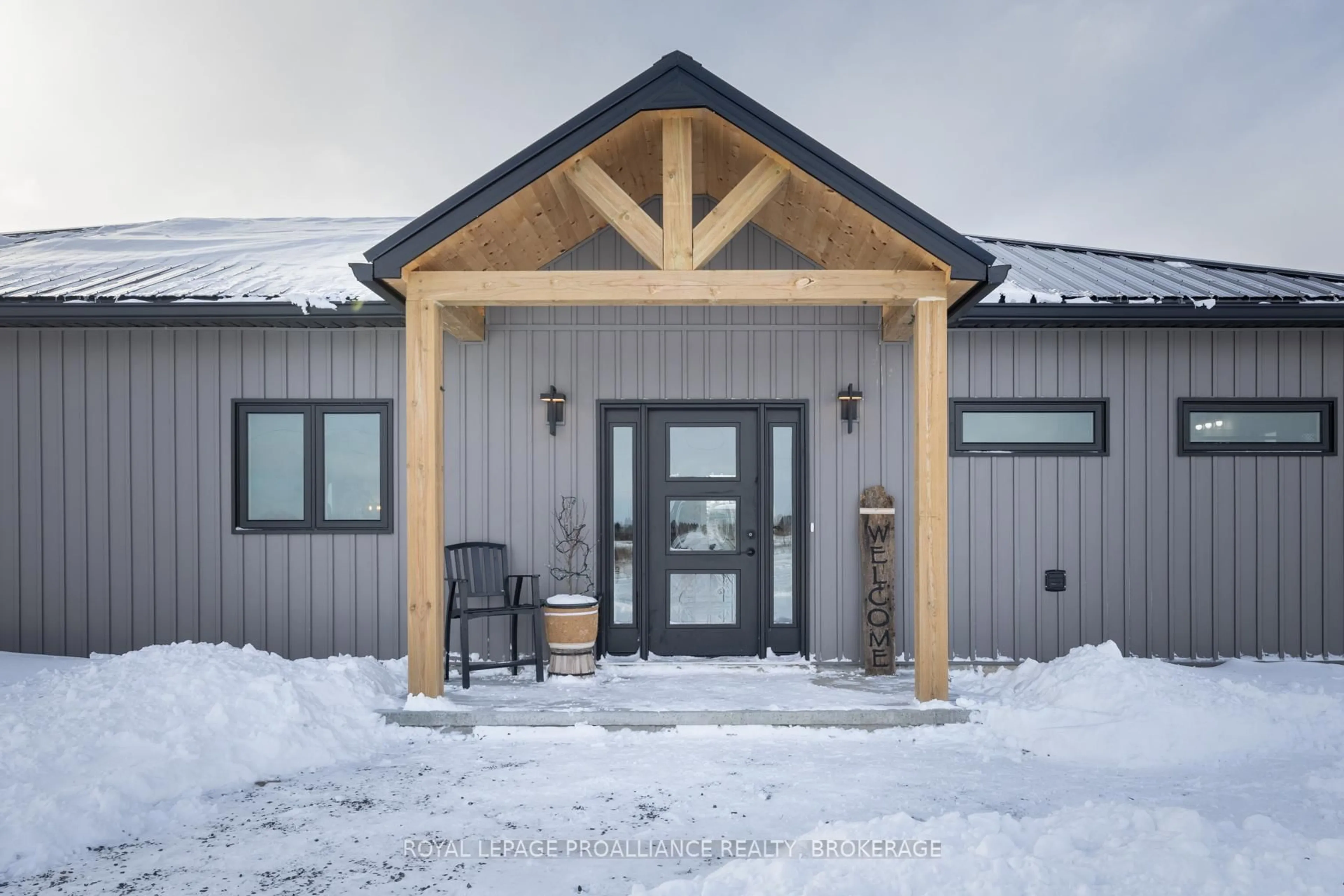 Indoor entryway for 292 Kyes Rd, Front of Leeds & Seeleys Bay Ontario K0E 1L0