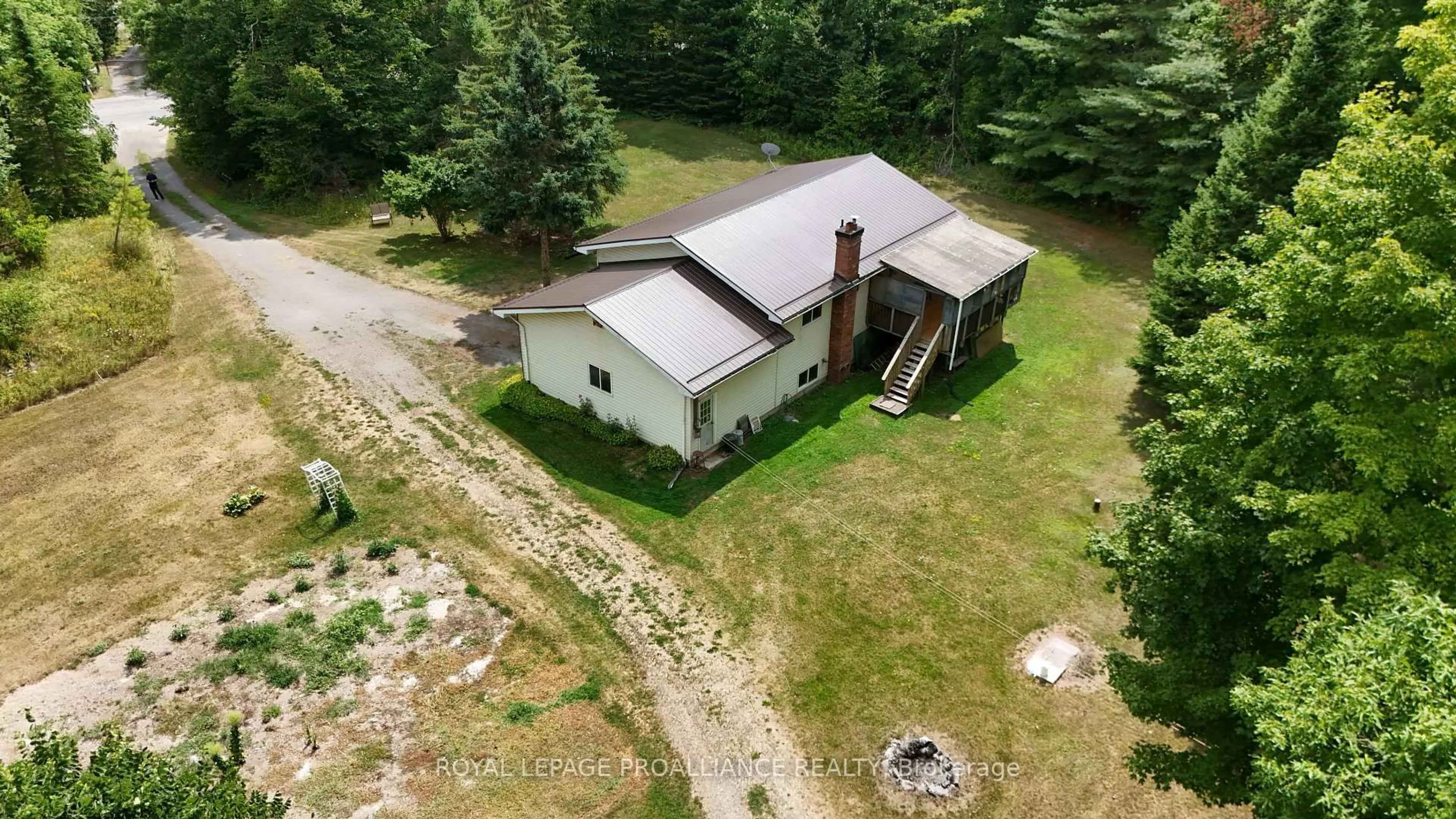 A pic from outside/outdoor area/front of a property/back of a property/a pic from drone, building for 2201 Moneymore Rd, Belleville Ontario K0K 2Y0