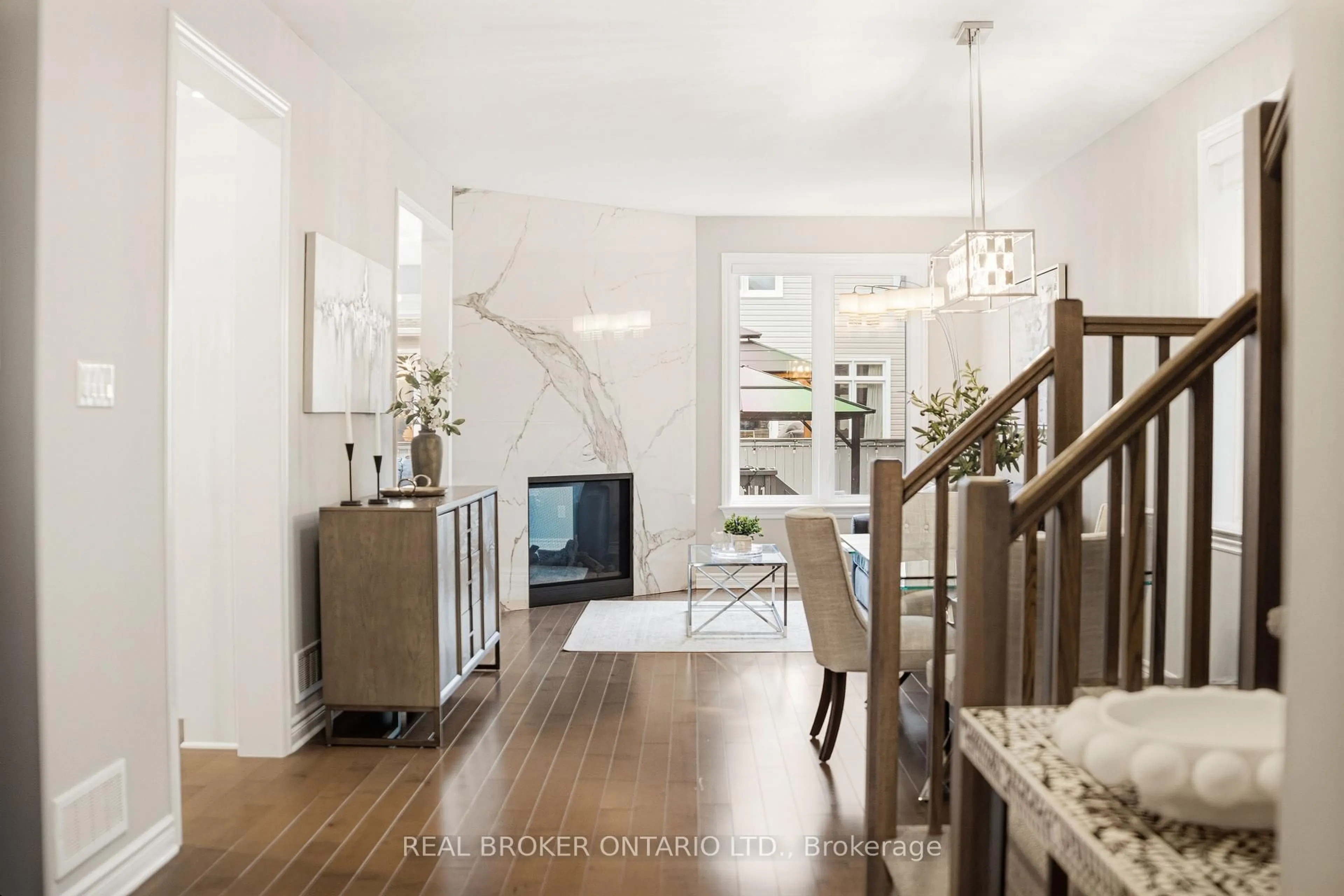 Indoor entryway for 204 Trollius Way, Ottawa Ontario K1T 0R7