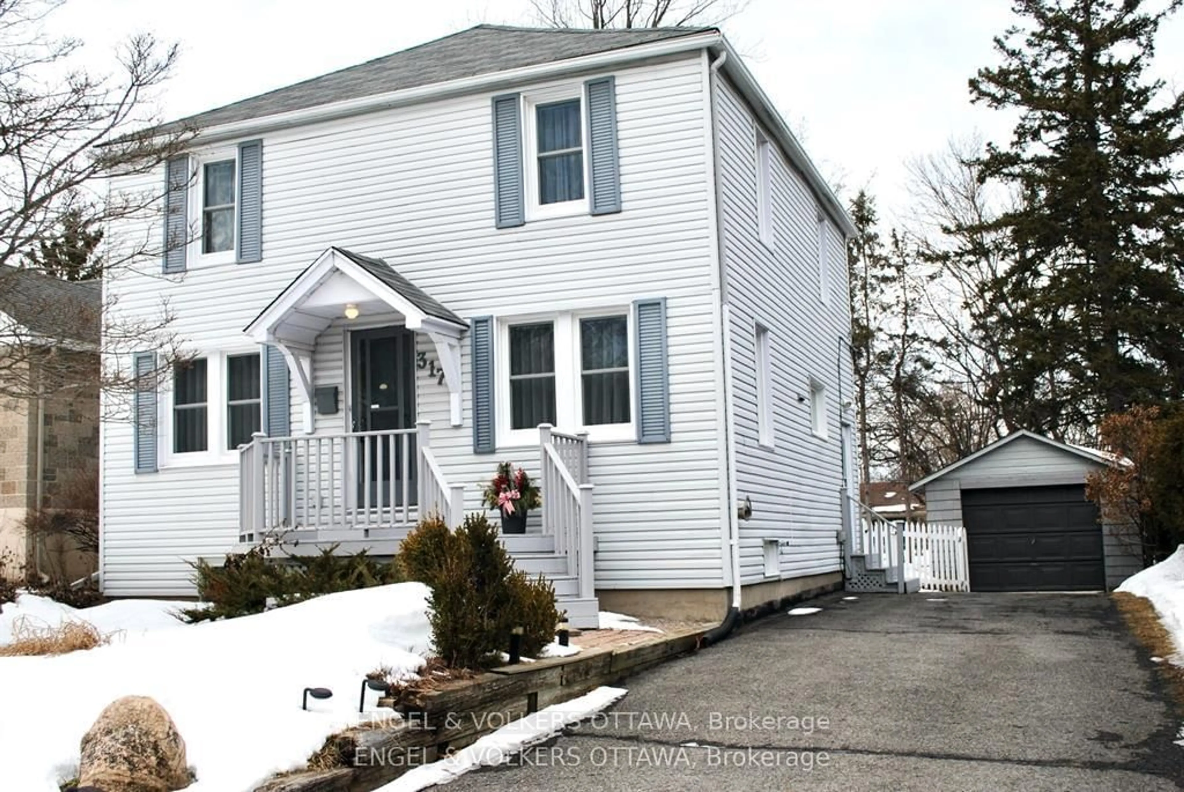 Home with vinyl exterior material, street for 317 SUMMIT Ave, Ottawa Ontario K1H 5Z9