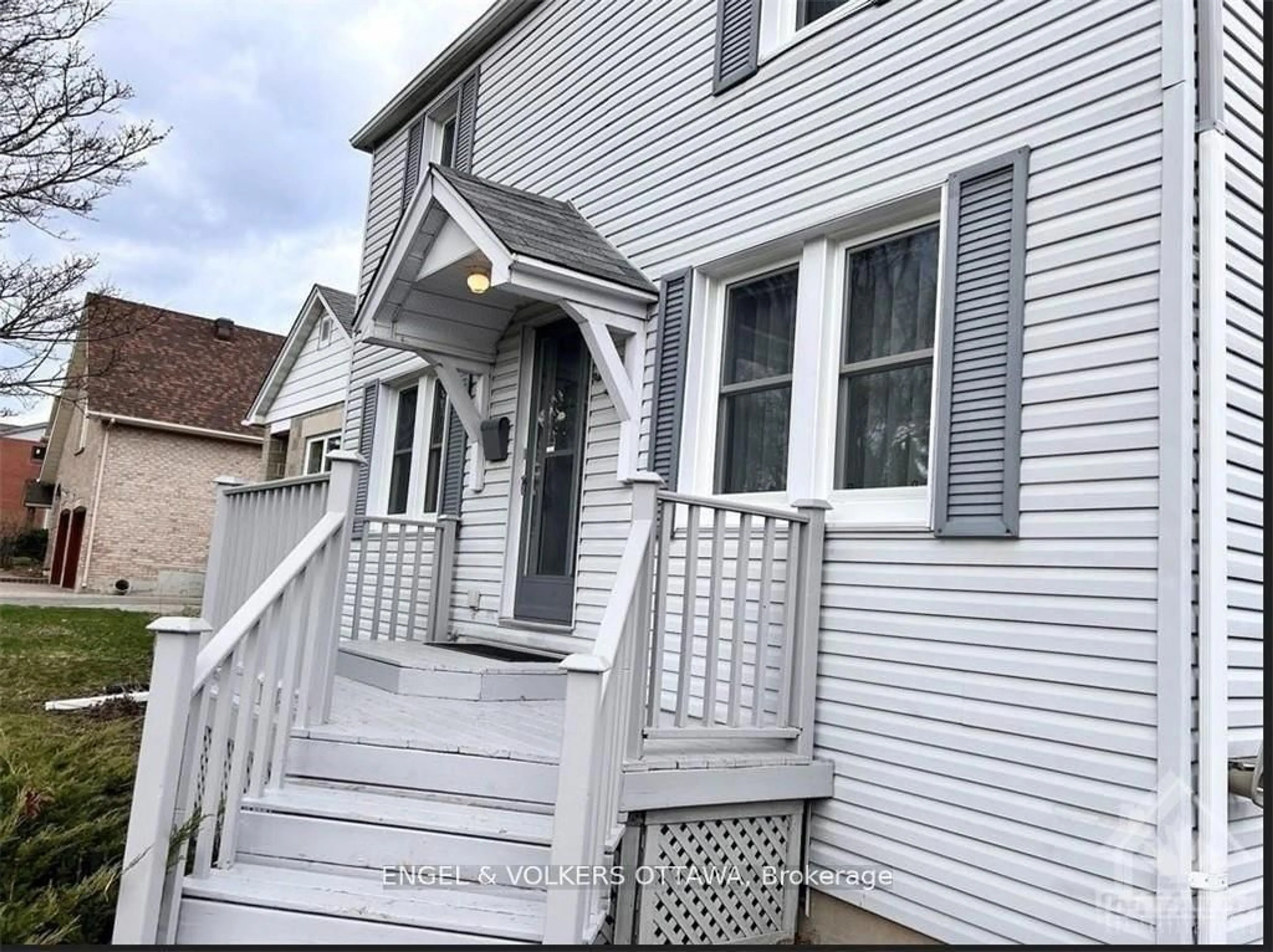 Home with vinyl exterior material, street for 317 SUMMIT Ave, Ottawa Ontario K1H 5Z9