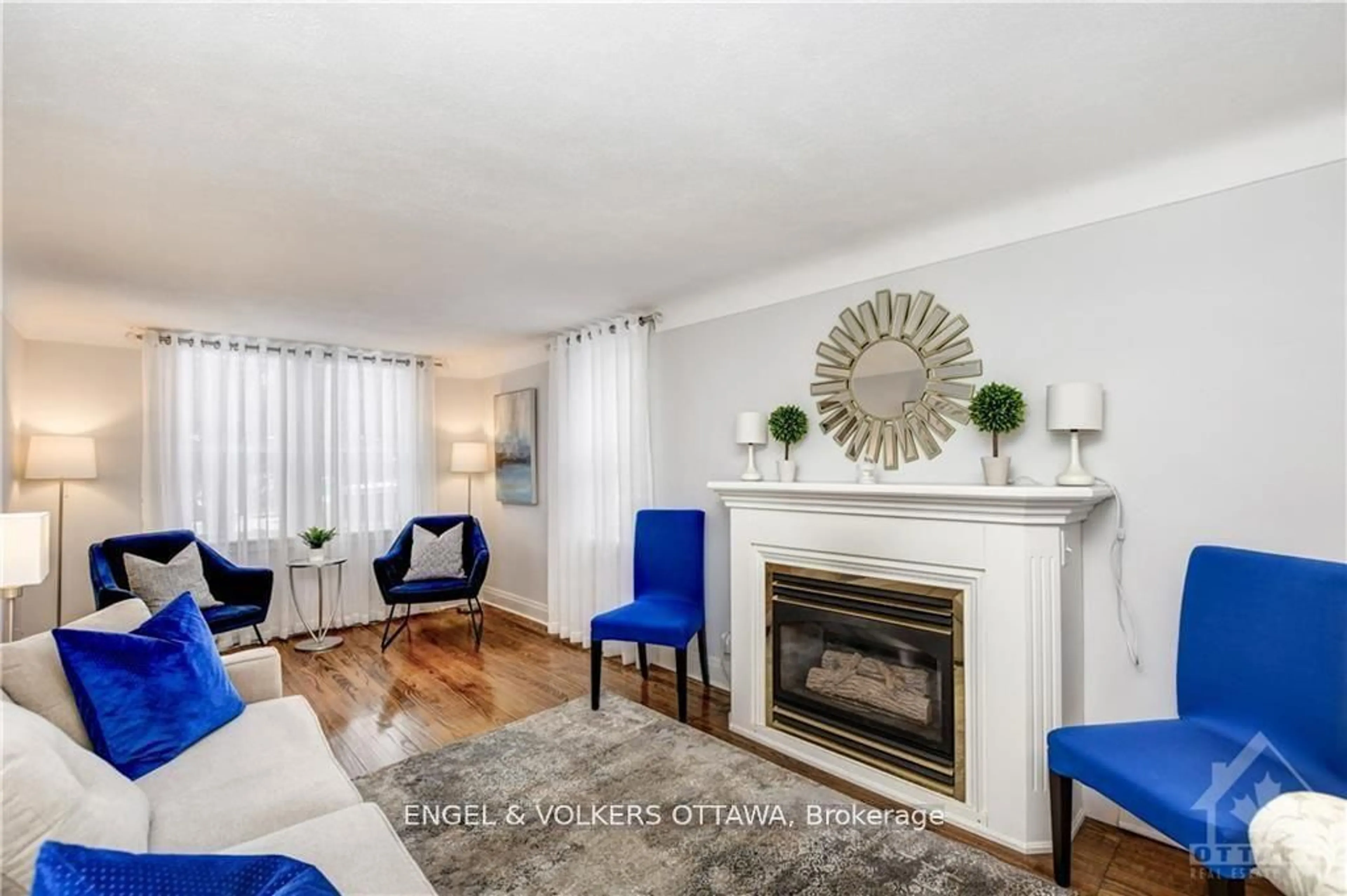 Living room with furniture, wood/laminate floor for 317 SUMMIT Ave, Ottawa Ontario K1H 5Z9