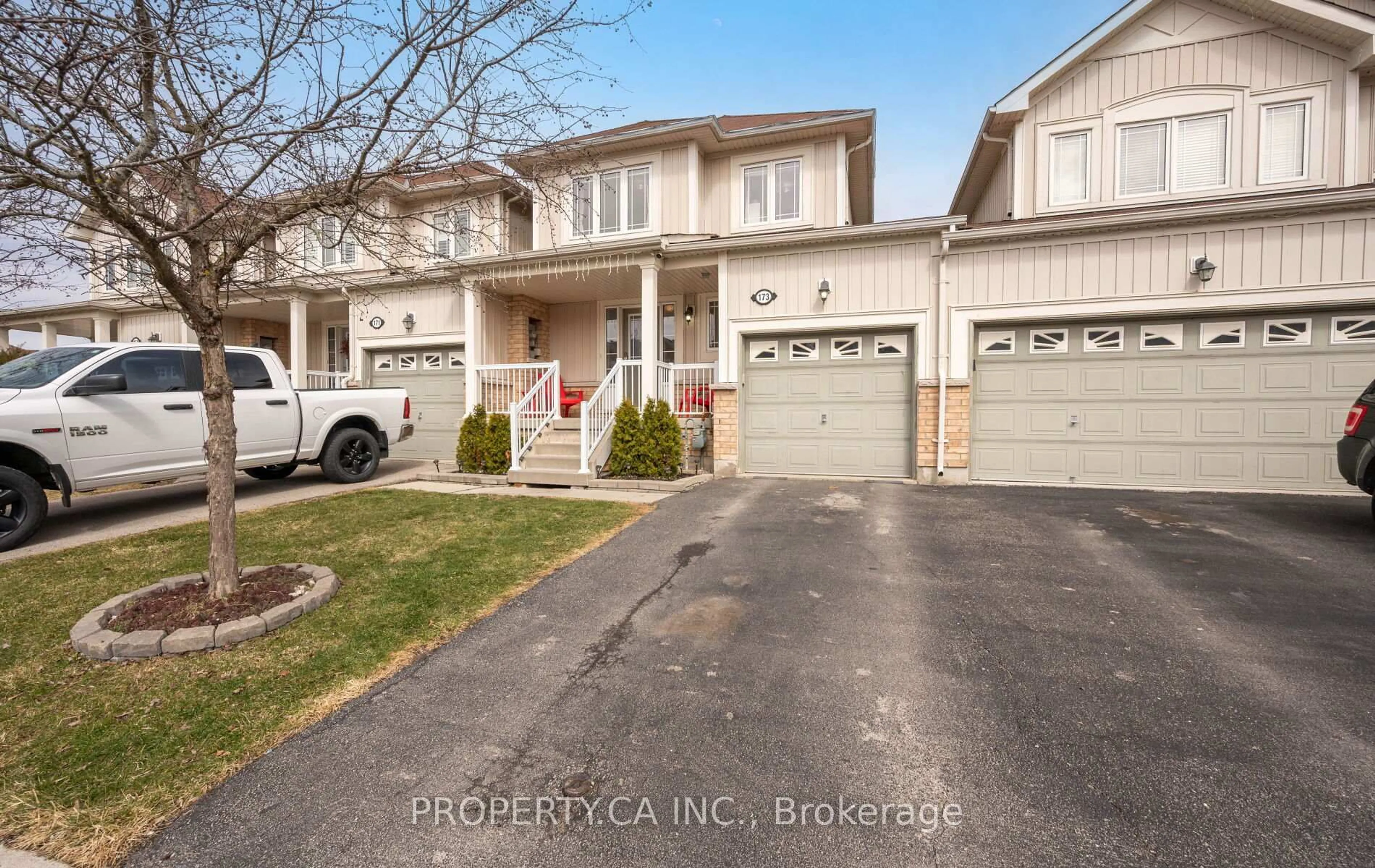 A pic from outside/outdoor area/front of a property/back of a property/a pic from drone, street for 173 Thomas Ave, Brantford Ontario N3S 0E2