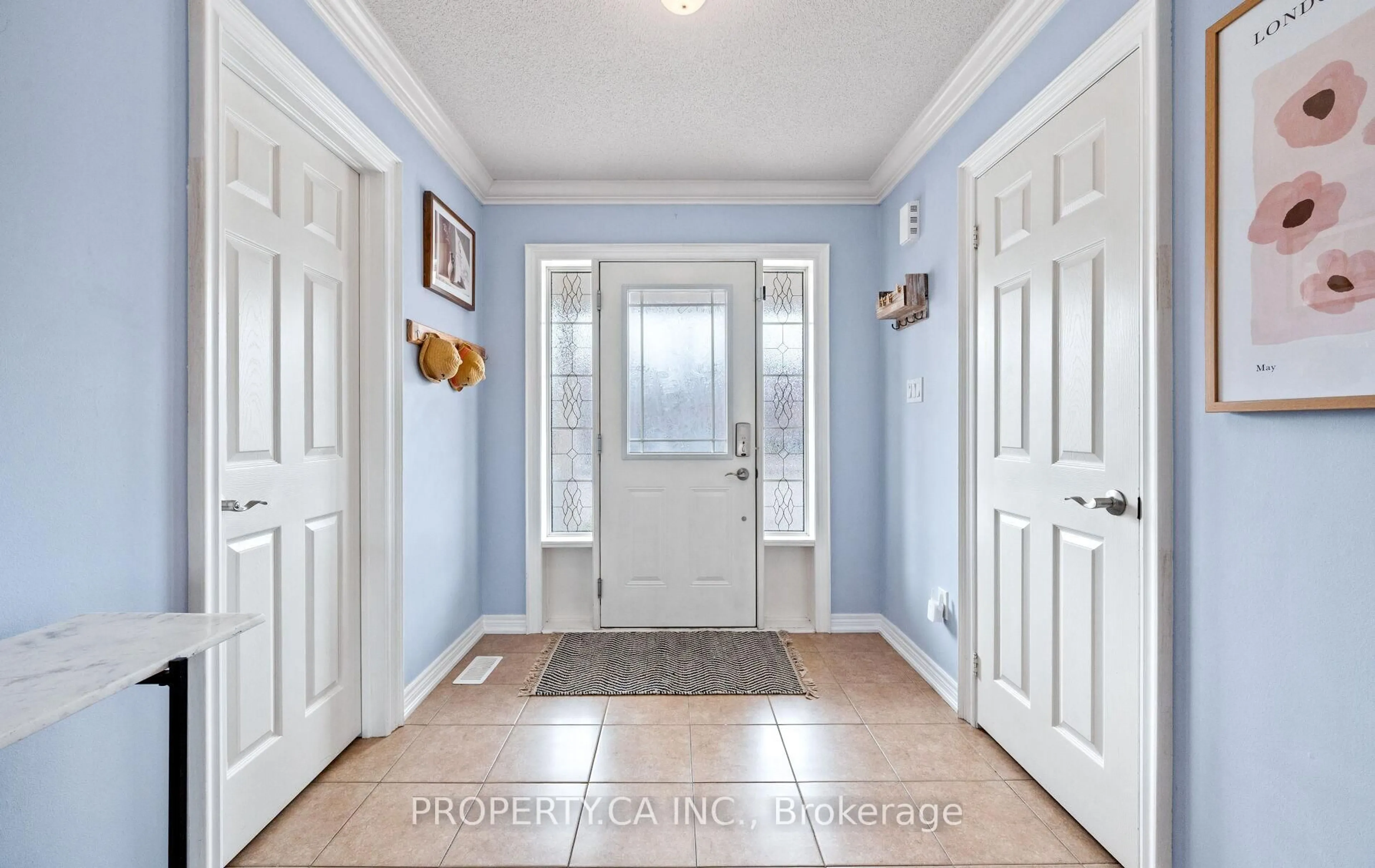 Indoor entryway for 173 Thomas Ave, Brantford Ontario N3S 0E2