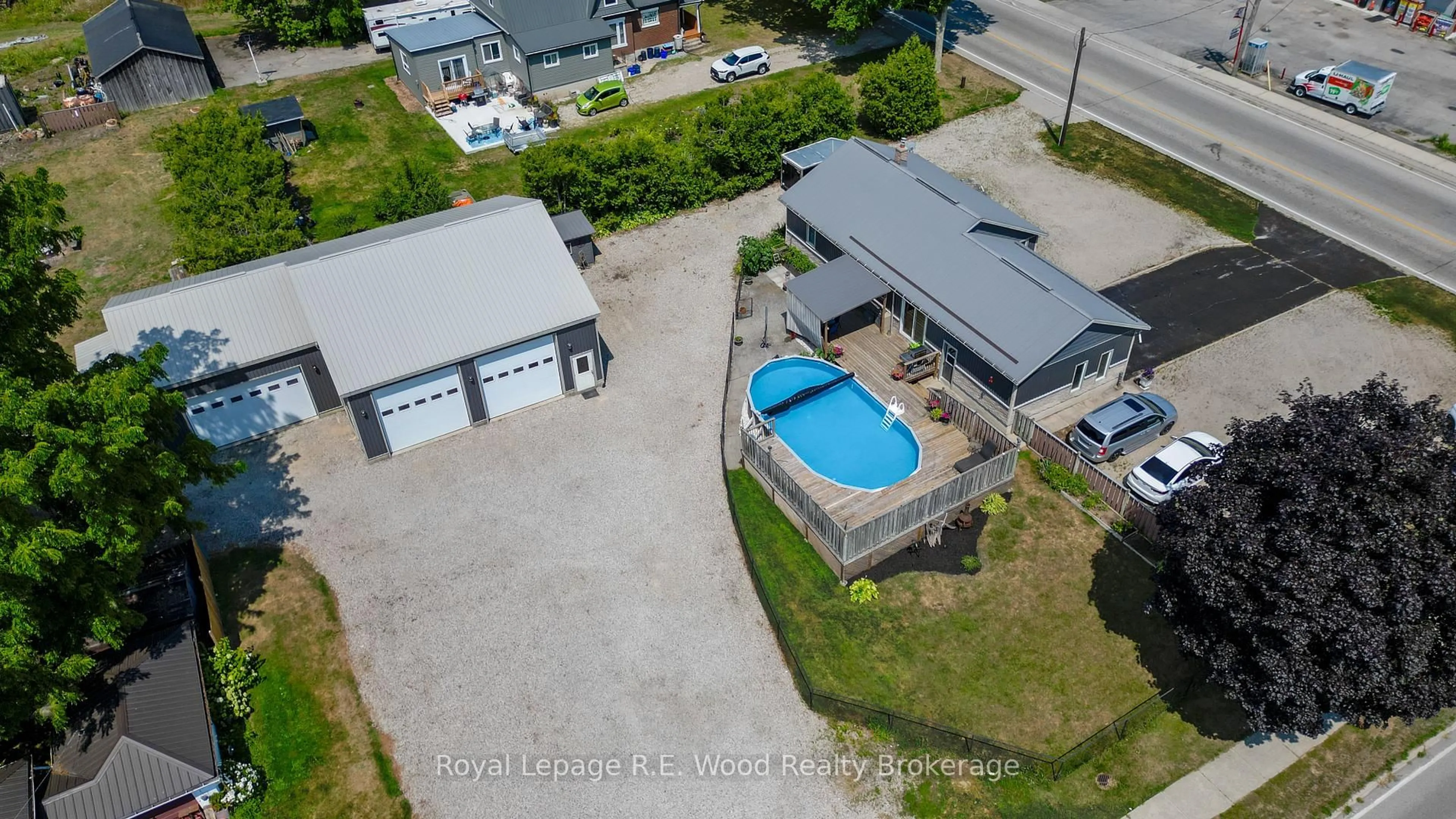 A pic from outside/outdoor area/front of a property/back of a property/a pic from drone, unknown for 4 West St, Norwich Ontario N0J 1X0