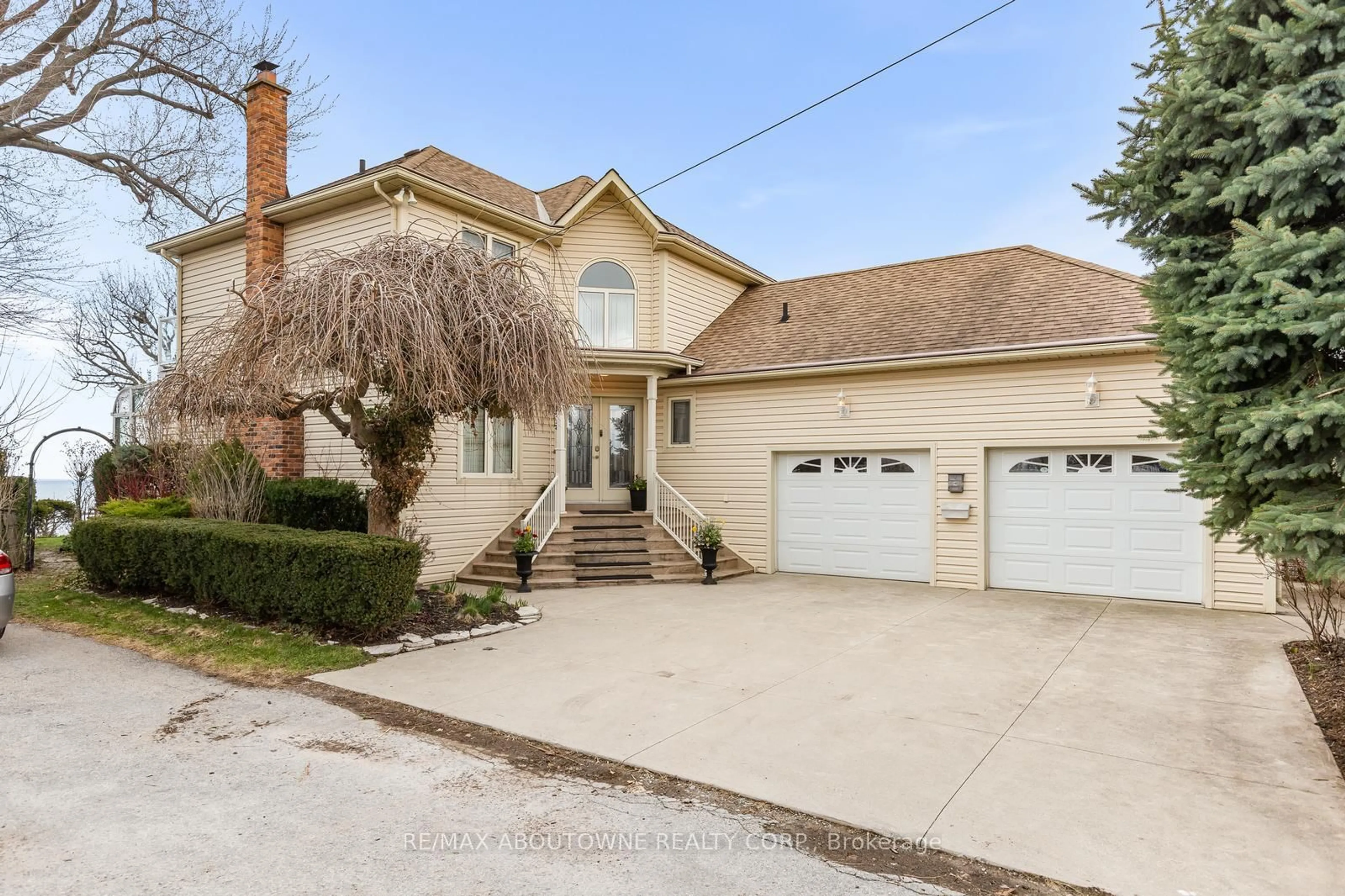 Unknown for 1 Twelfth St, Grimsby Ontario L3M 2V6