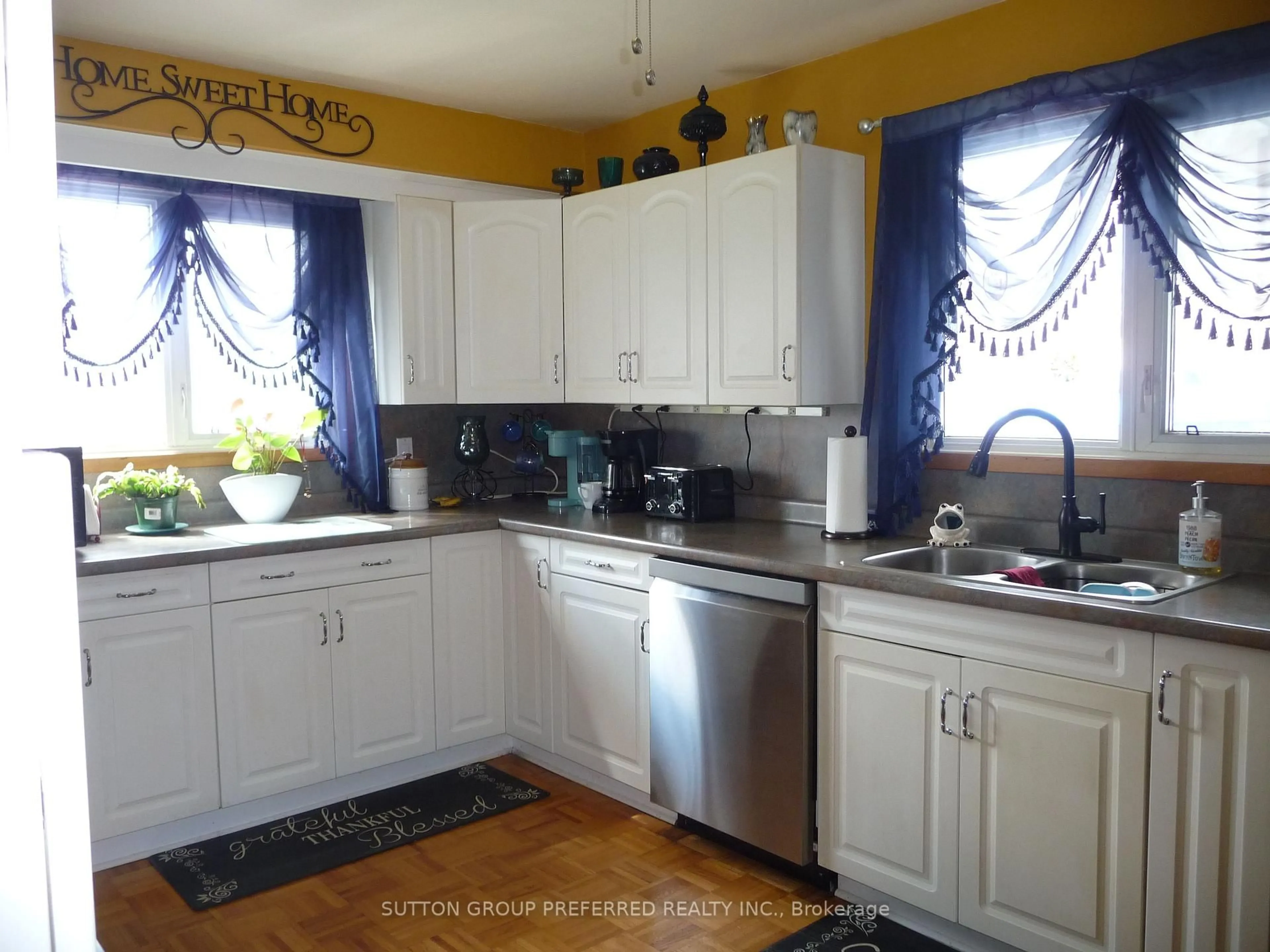 Standard kitchen, unknown for 92 Earl St, Chatham-Kent Ontario N8A 1C7