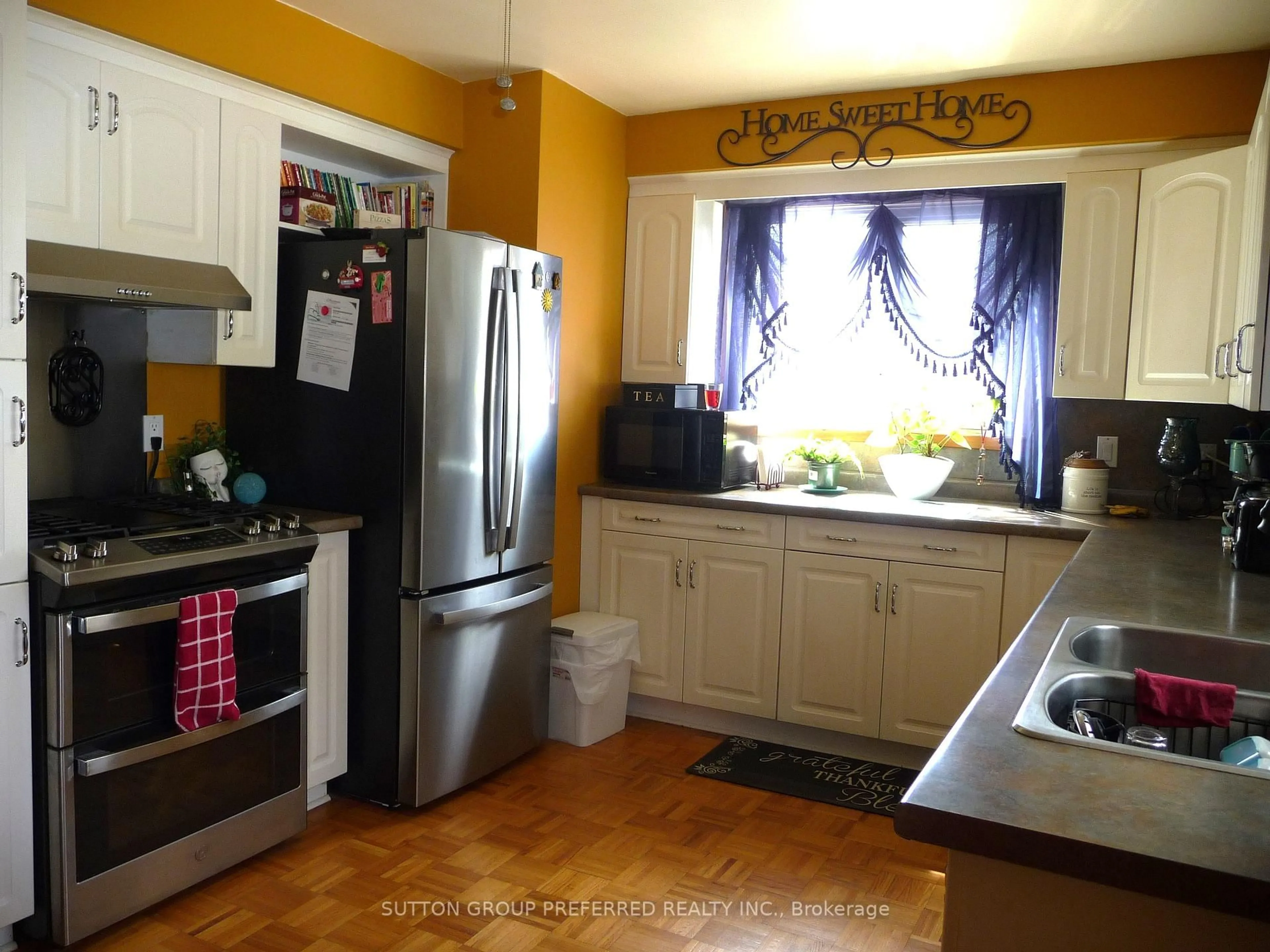 Standard kitchen, unknown for 92 Earl St, Chatham-Kent Ontario N8A 1C7