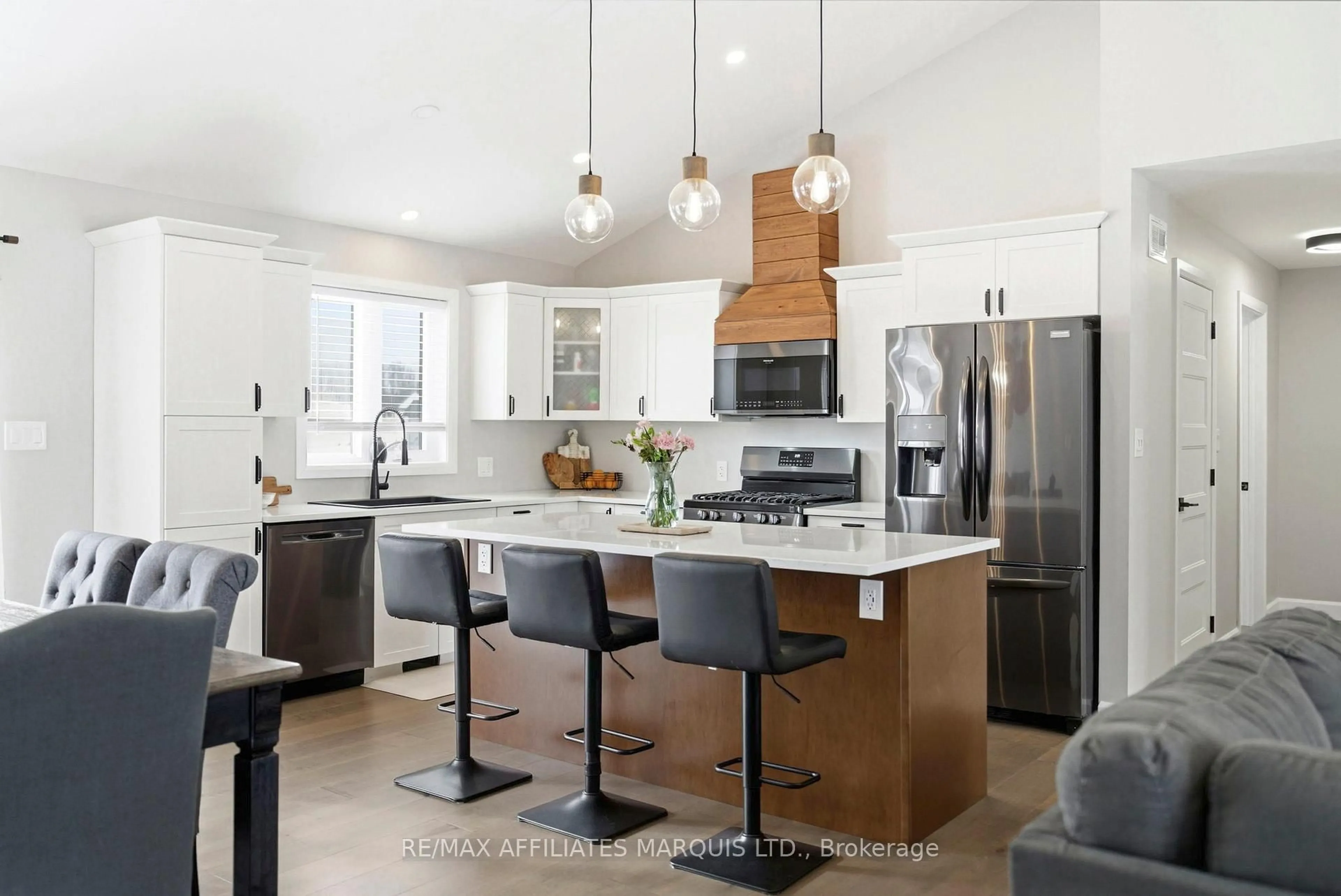 Open concept kitchen, unknown for 6836 James Cres, South Glengarry Ontario K0C 2E0