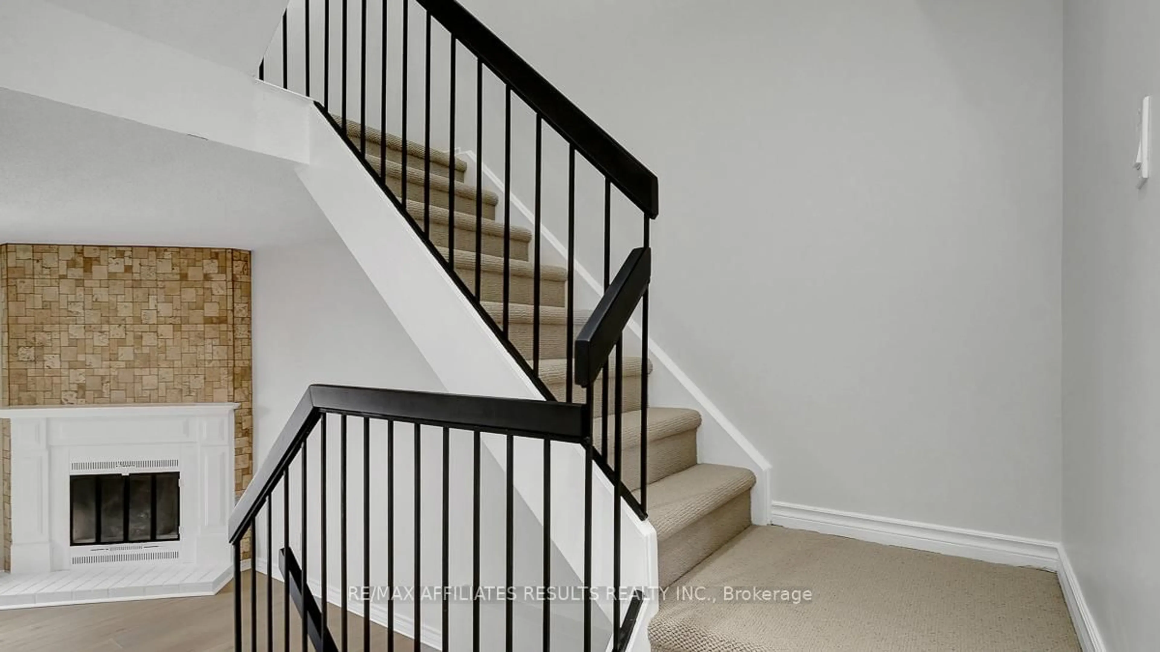 Stairs for 195 Sherway Dr, Ottawa Ontario K2J 1Y1