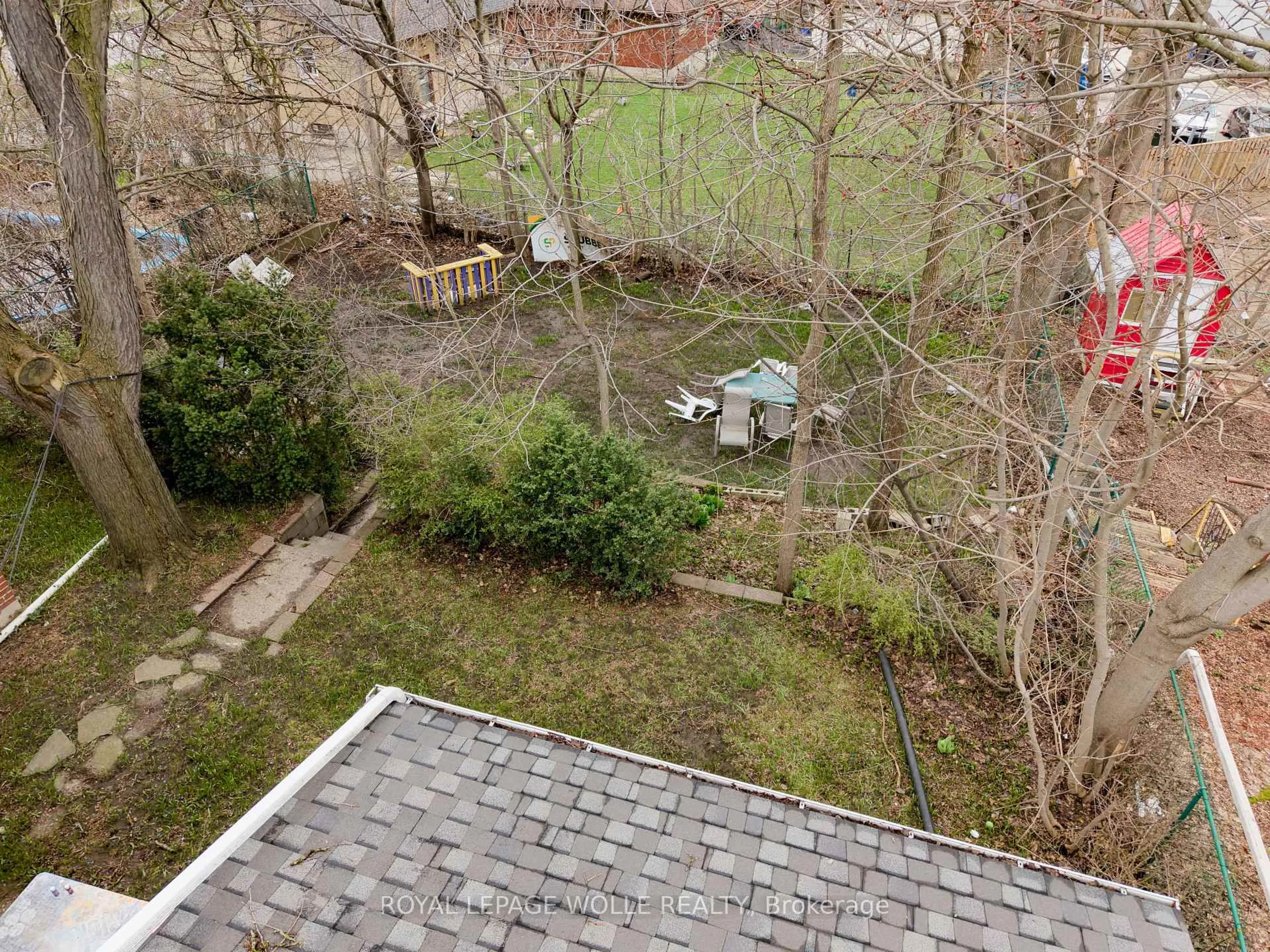 A pic from outside/outdoor area/front of a property/back of a property/a pic from drone, city buildings view from balcony for 289 Albert St, Waterloo Ontario N2L 3T9