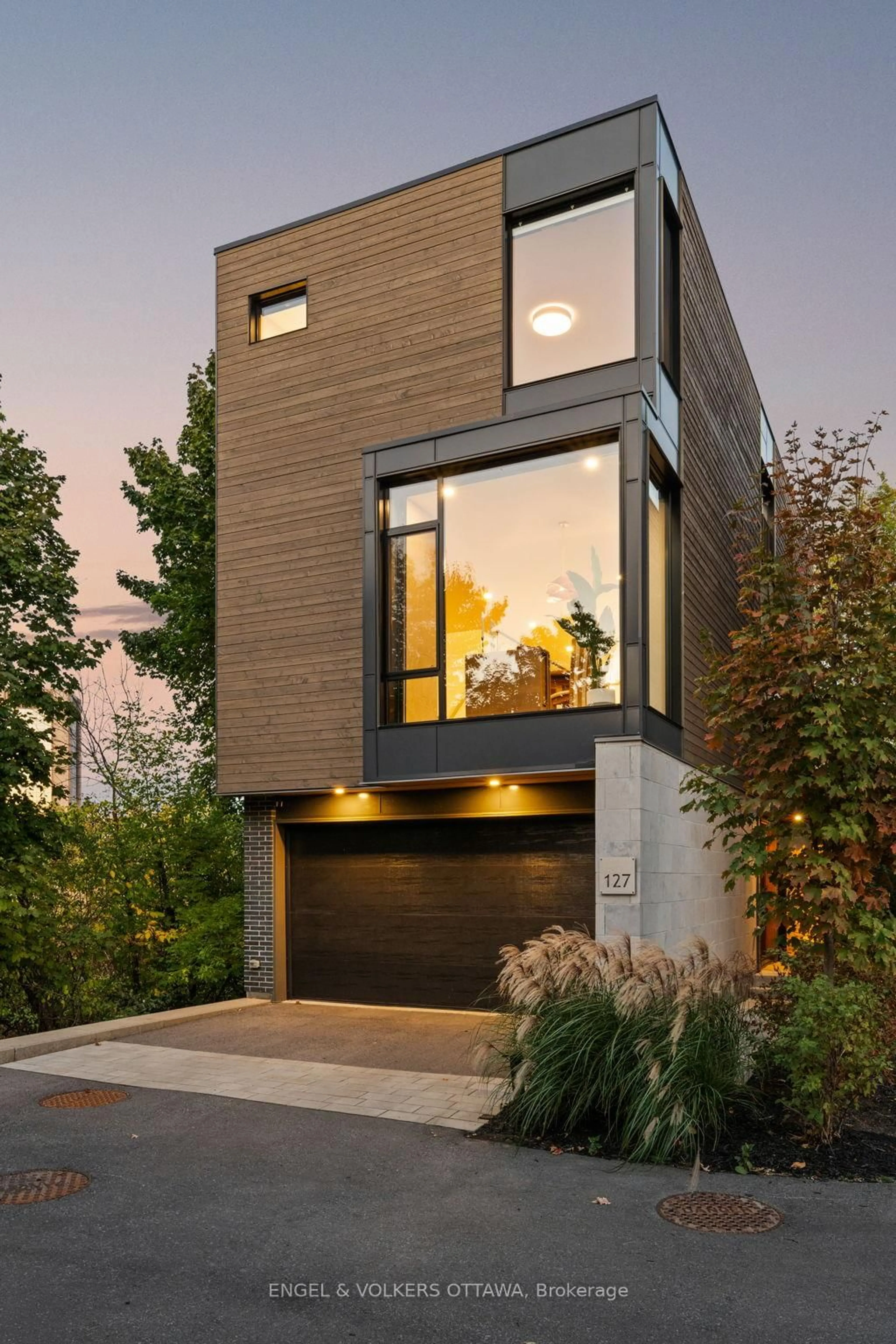 Home with brick exterior material, street for 127 Peridot Private, Ottawa Ontario K2C 3M3