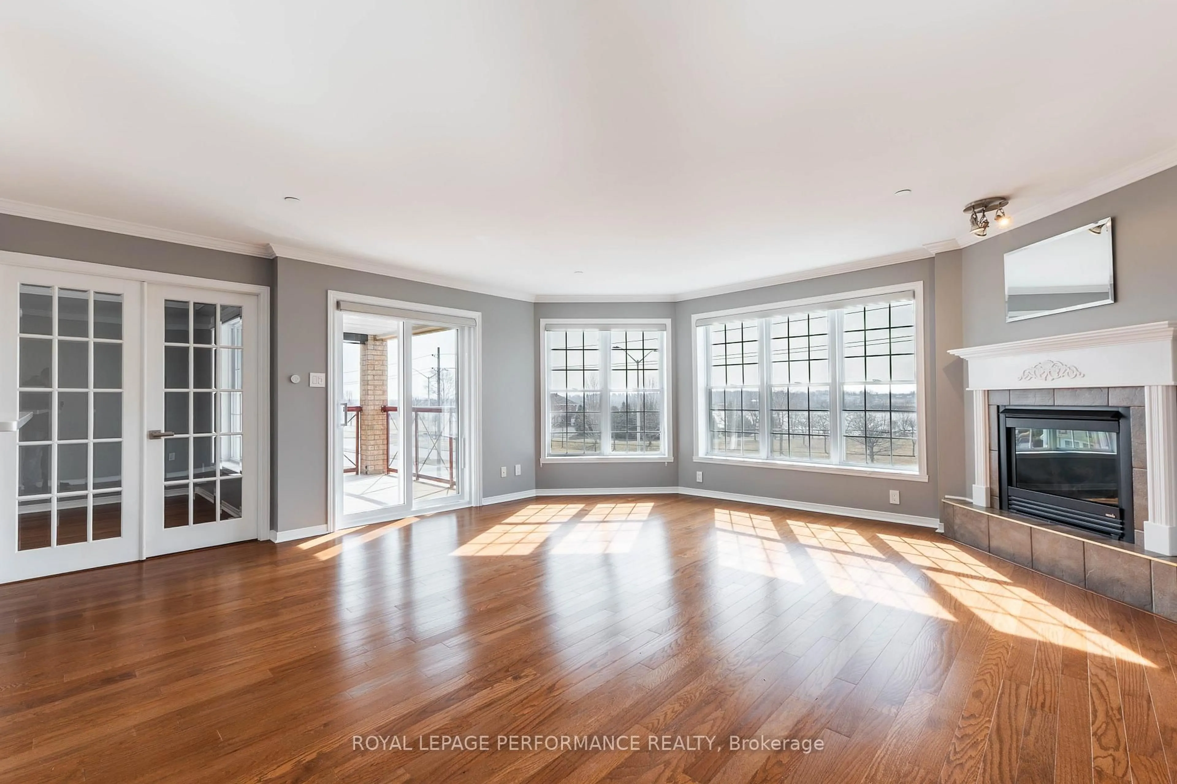 Unknown for 331 Water St #301, Cornwall Ontario K6J 1A5