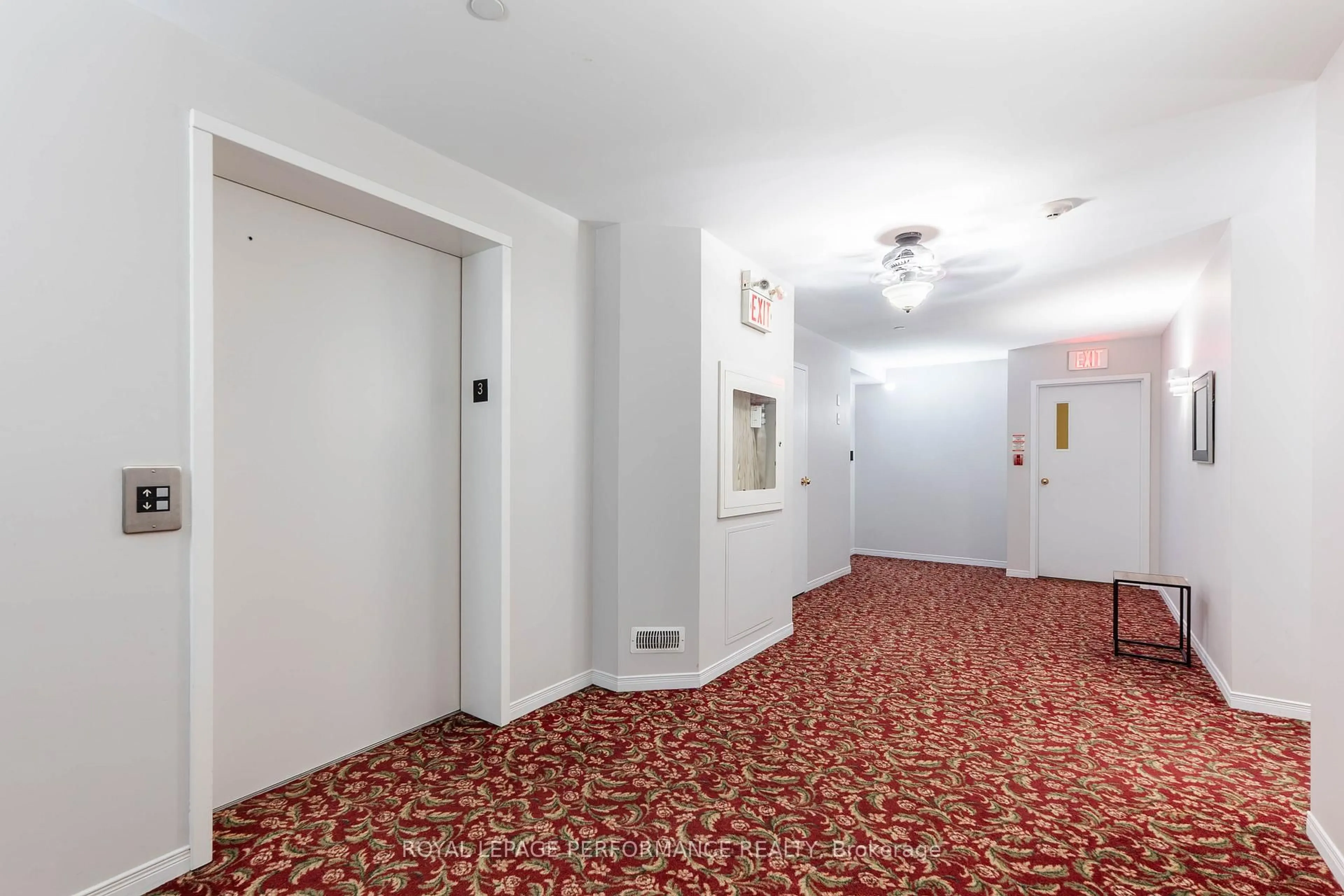 Indoor foyer for 331 Water St #301, Cornwall Ontario K6J 1A5