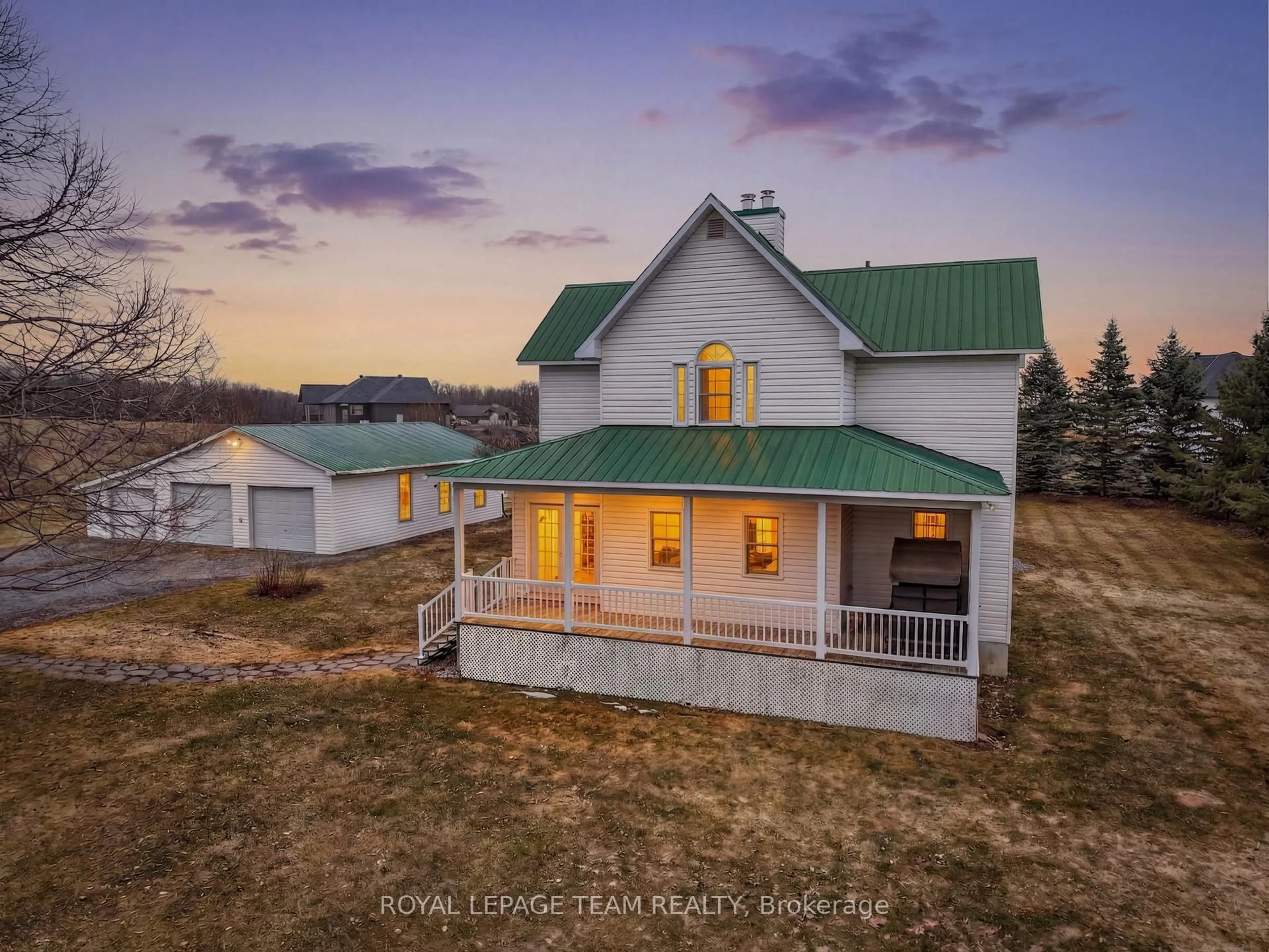 A pic from outside/outdoor area/front of a property/back of a property/a pic from drone, building for 180 Route 500 Rd, Russell Ontario K4R 1E5